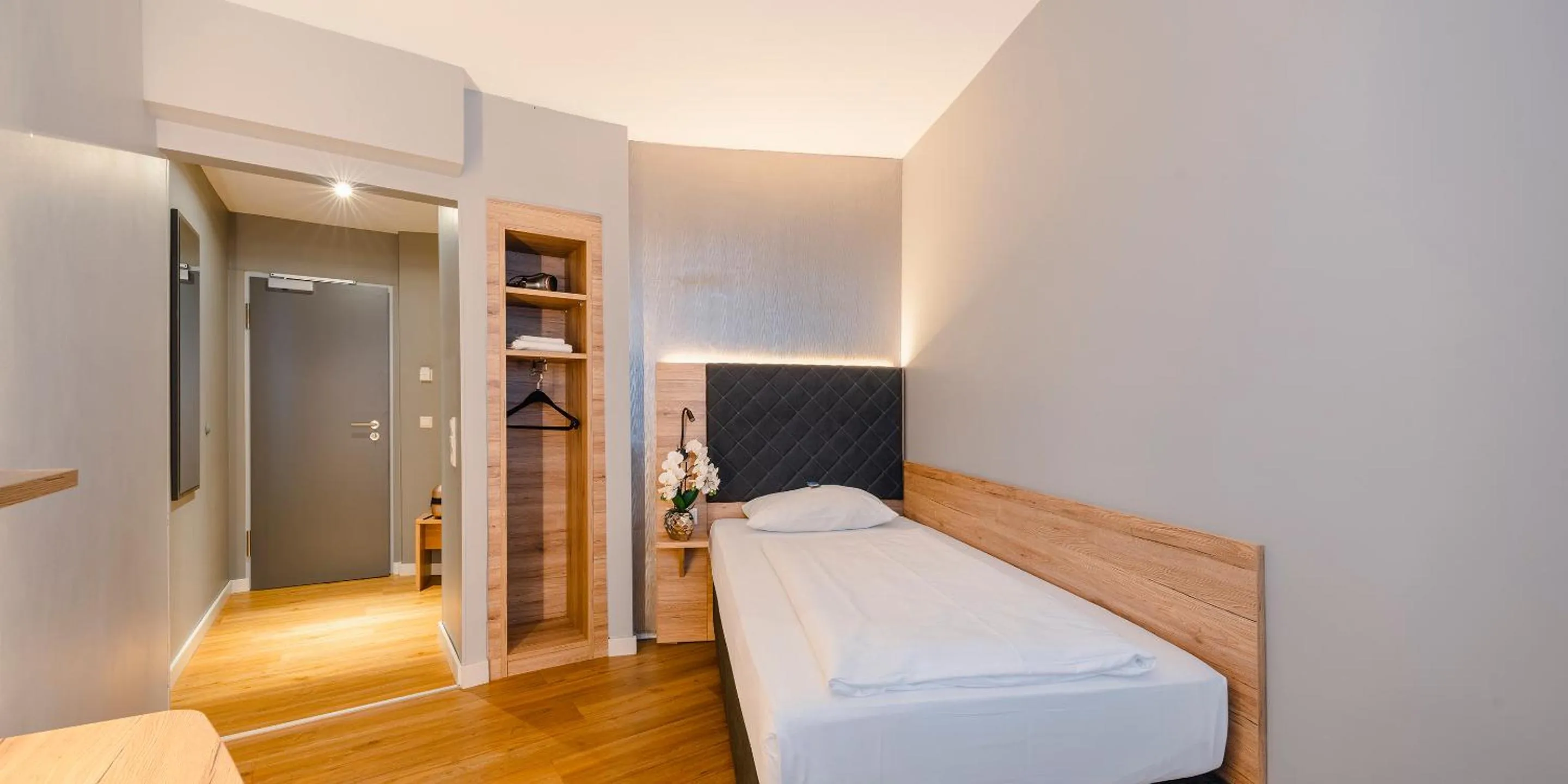 Bed in PLAZA INN Rieker Stuttgart Hauptbahnhof