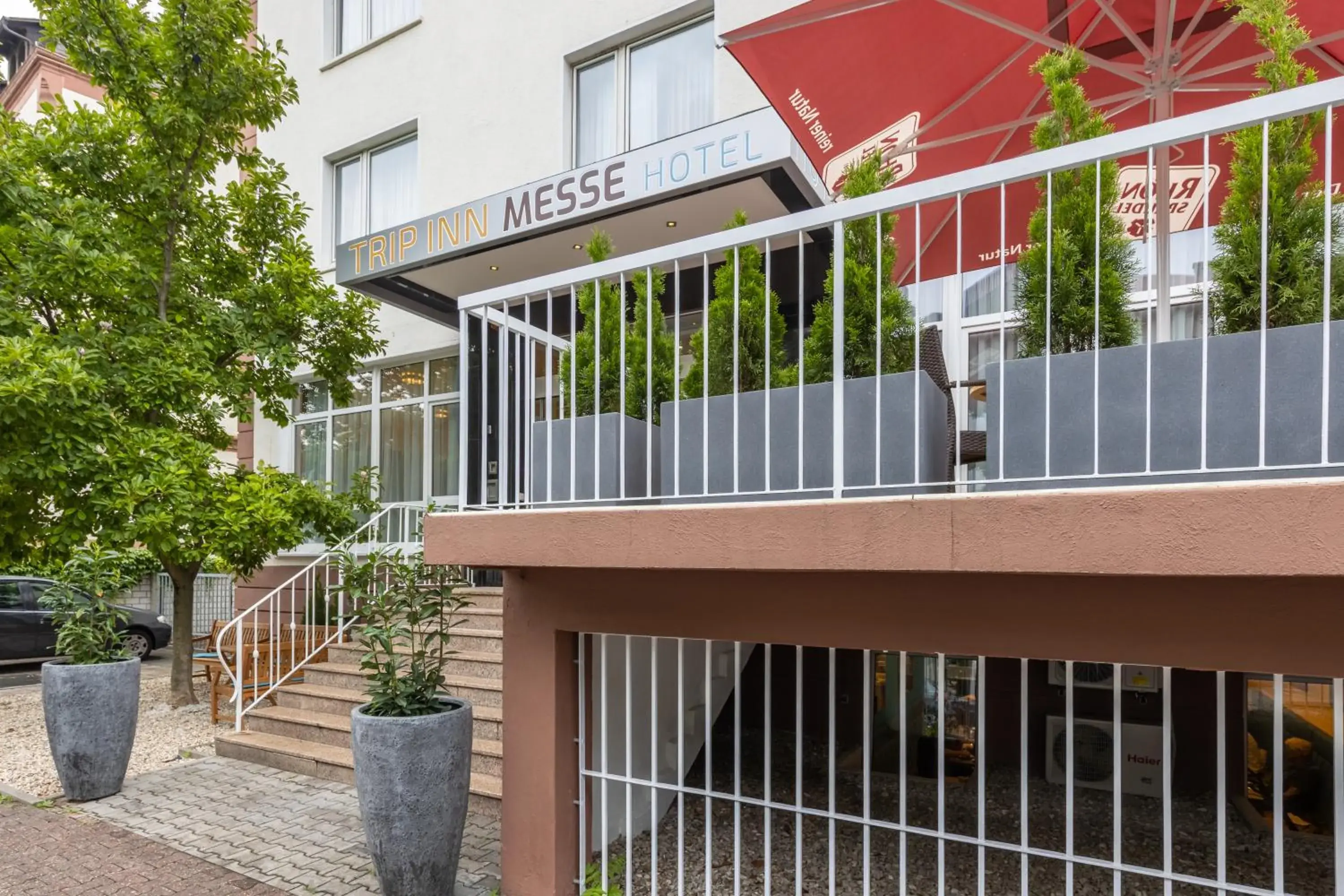 Facade/entrance in Trip Inn Hotel Messe Westend Facade/entrance in Trip Inn Hotel Messe Westend