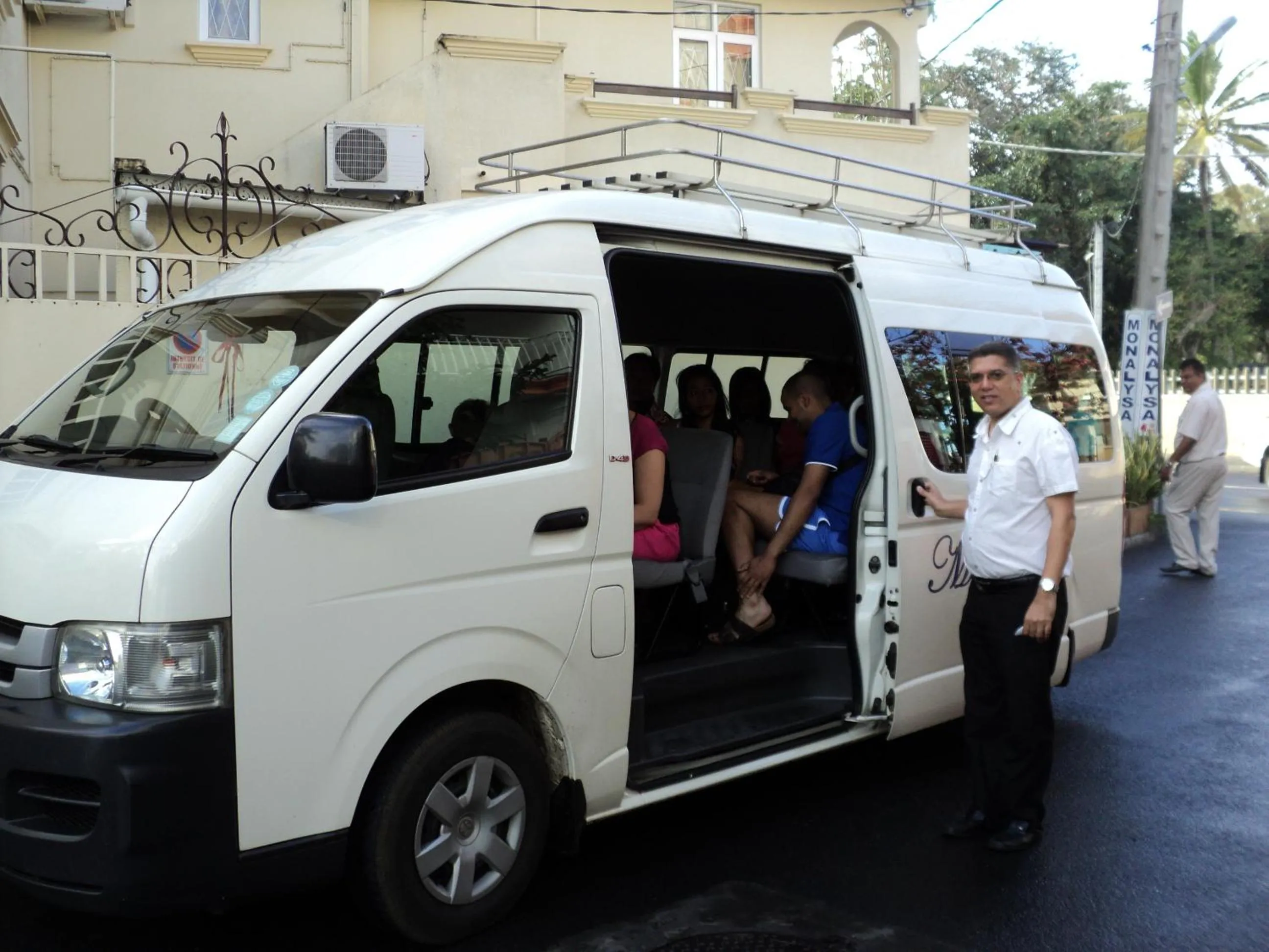 Evening entertainment in Monalysa Holidays