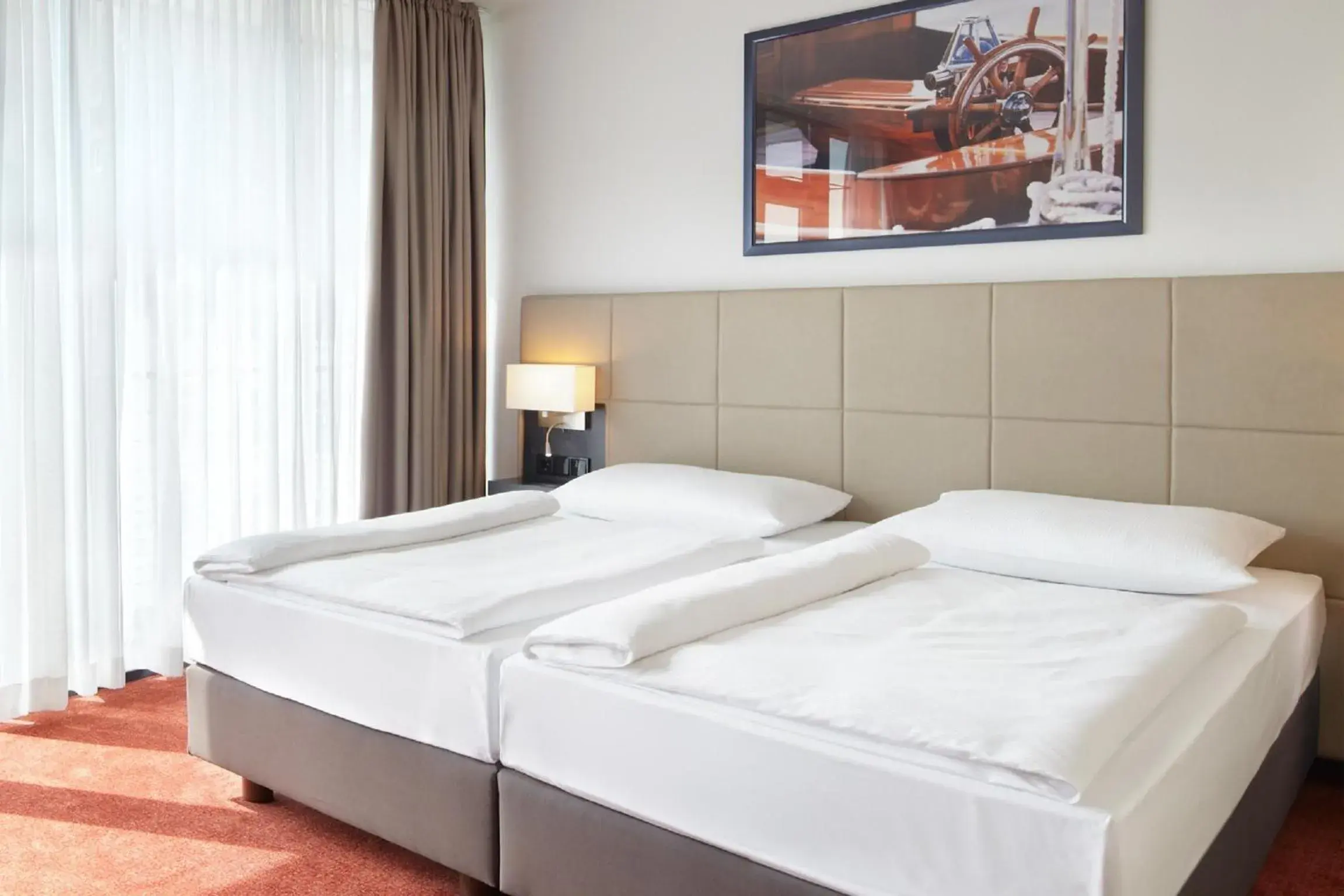 Photo of the whole room, Bed in Hotel Hafen Hamburg Photo of the whole room, Bed in Hotel Hafen Hamburg