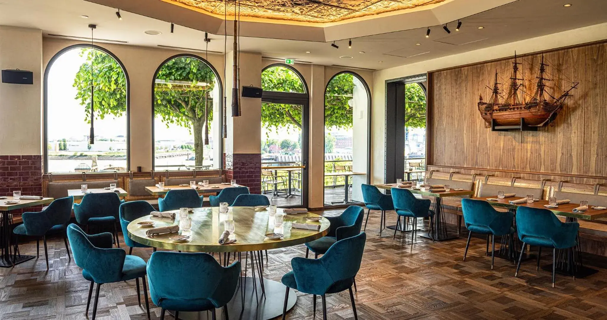 Restaurant/places to eat in Hotel Hafen Hamburg Restaurant/places to eat in Hotel Hafen Hamburg