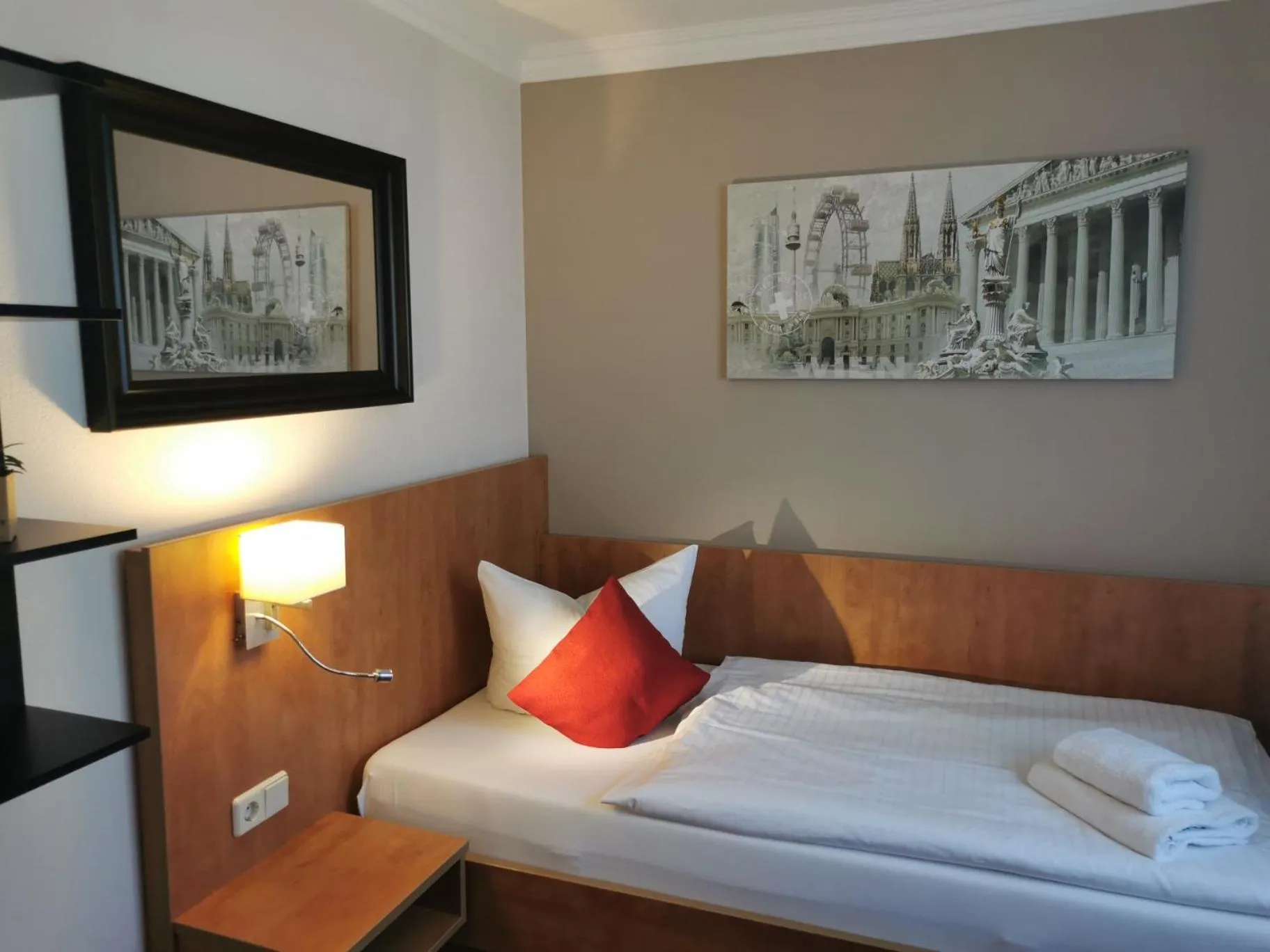 Photo of the whole room, Bed in Cityhotel Bernburg