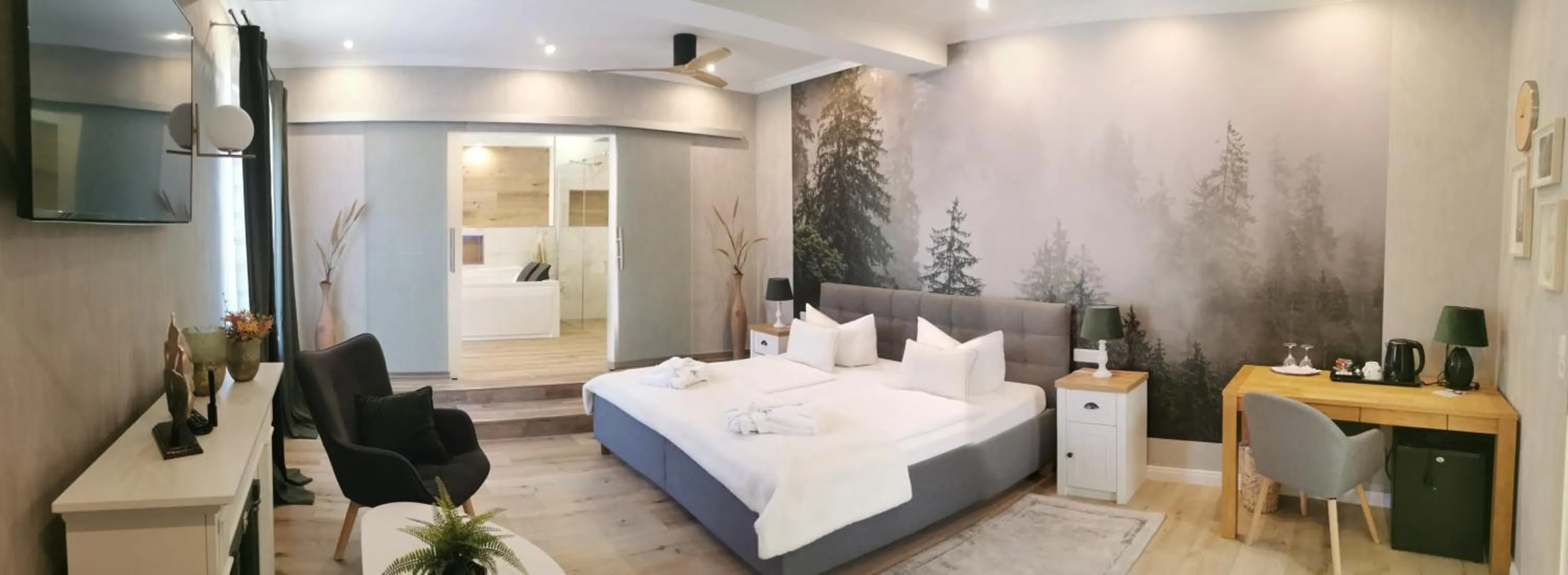 Photo of the whole room, Bed in Cityhotel Bernburg