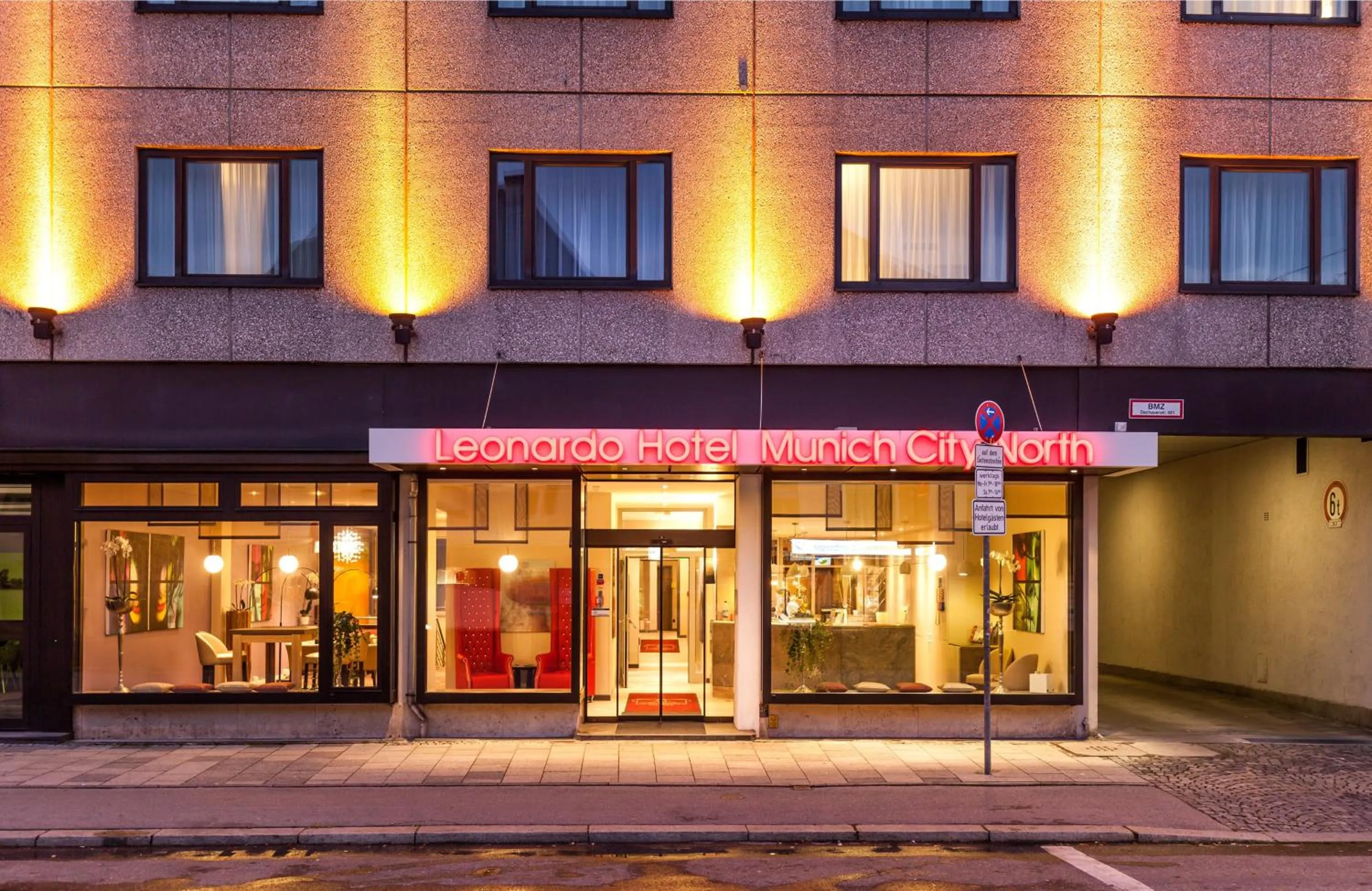 Facade/entrance in Leonardo Hotel Munich City North