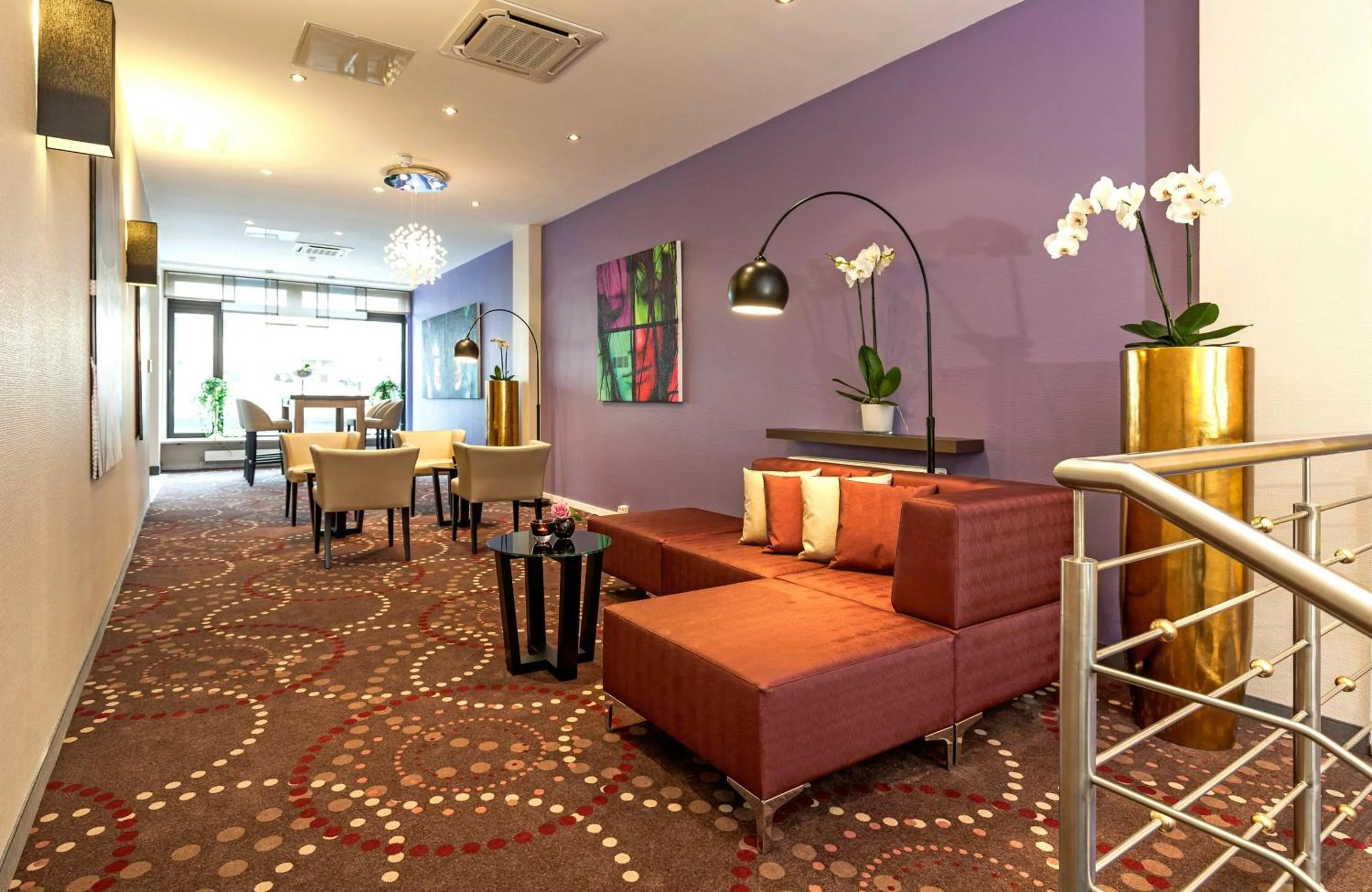 Lobby or reception in Leonardo Hotel Munich City North