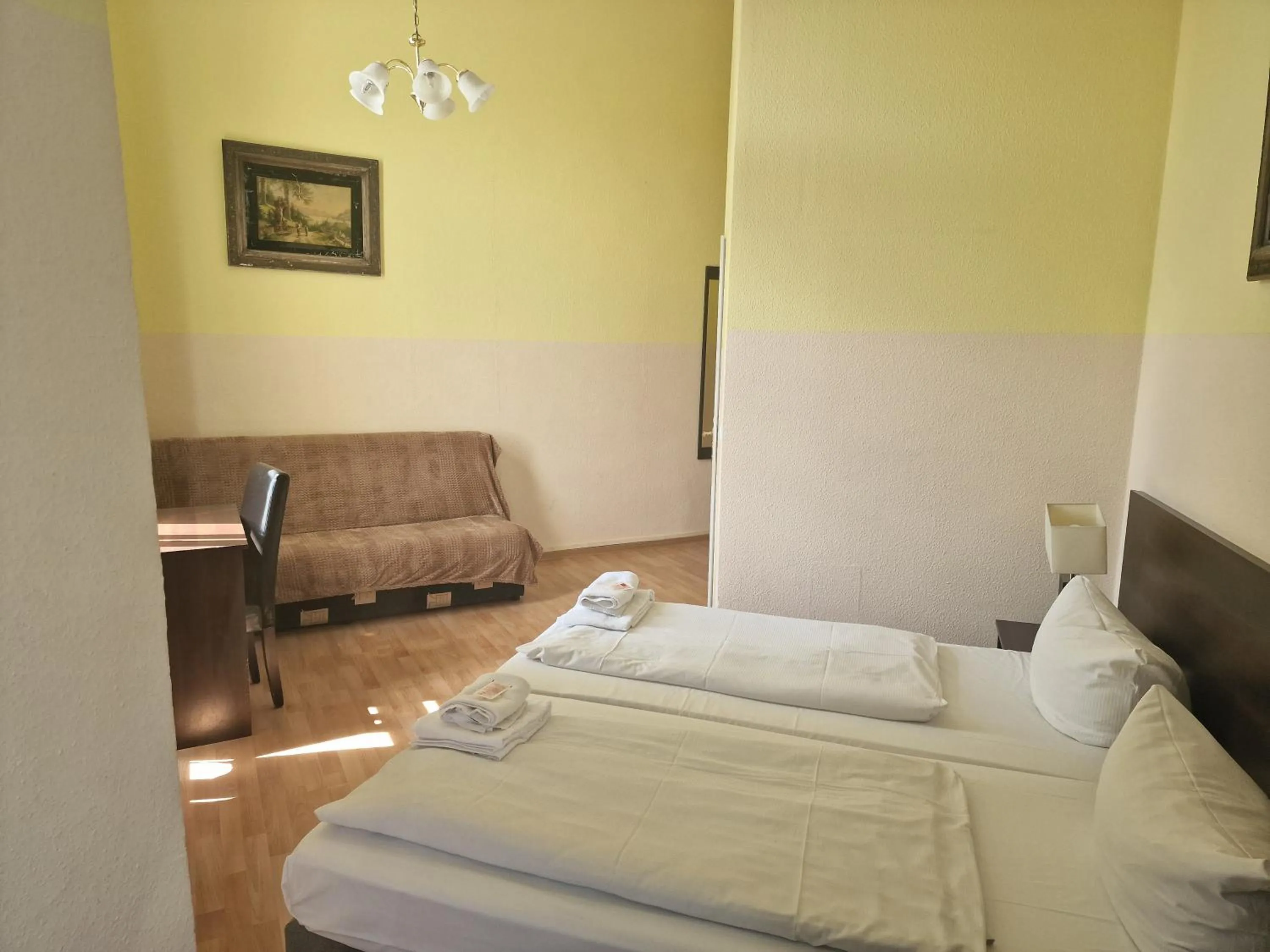 Photo of the whole room, Bed in Hotel Am Stuttgarter Eck