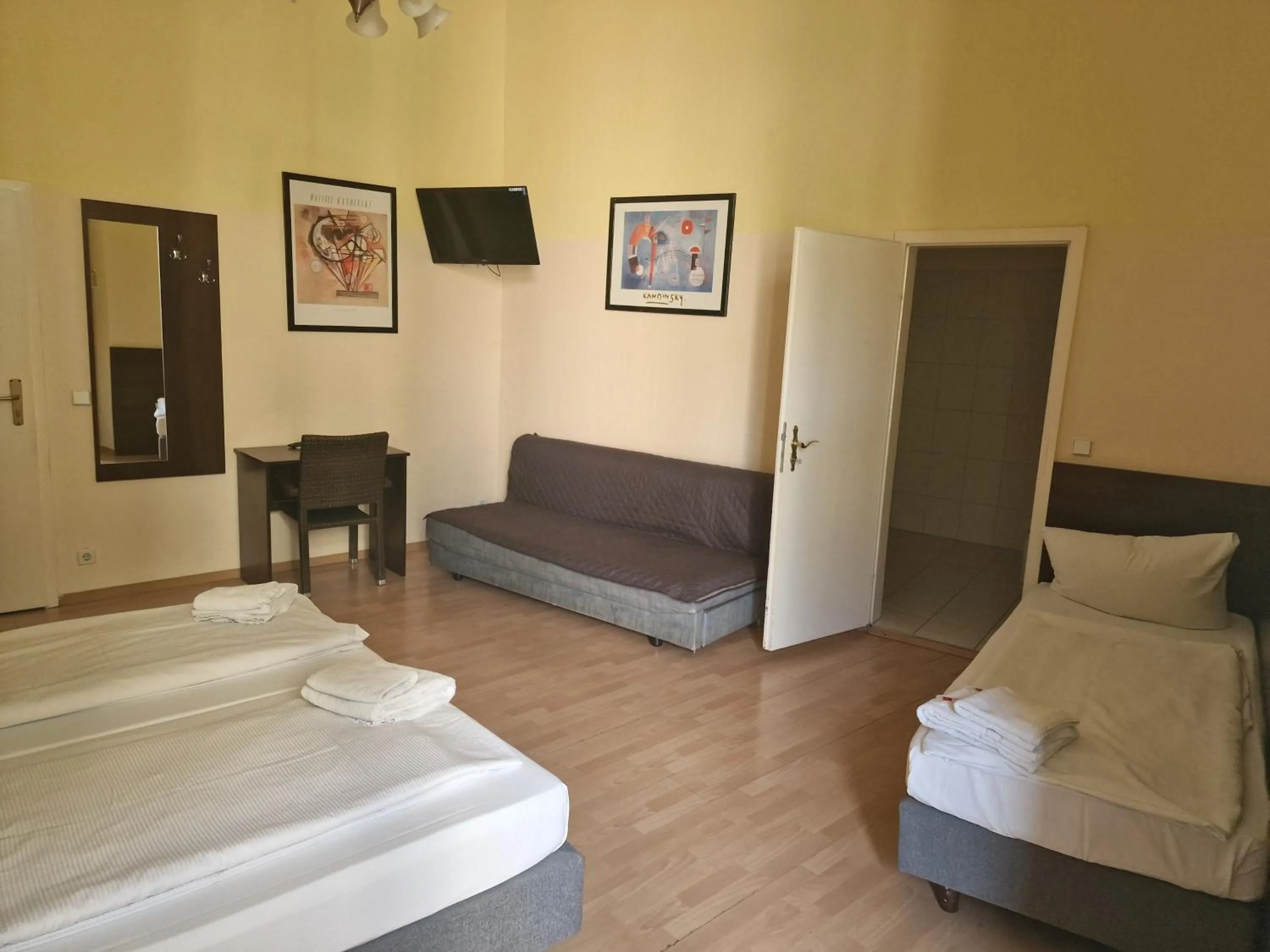 Bed in Hotel Am Stuttgarter Eck