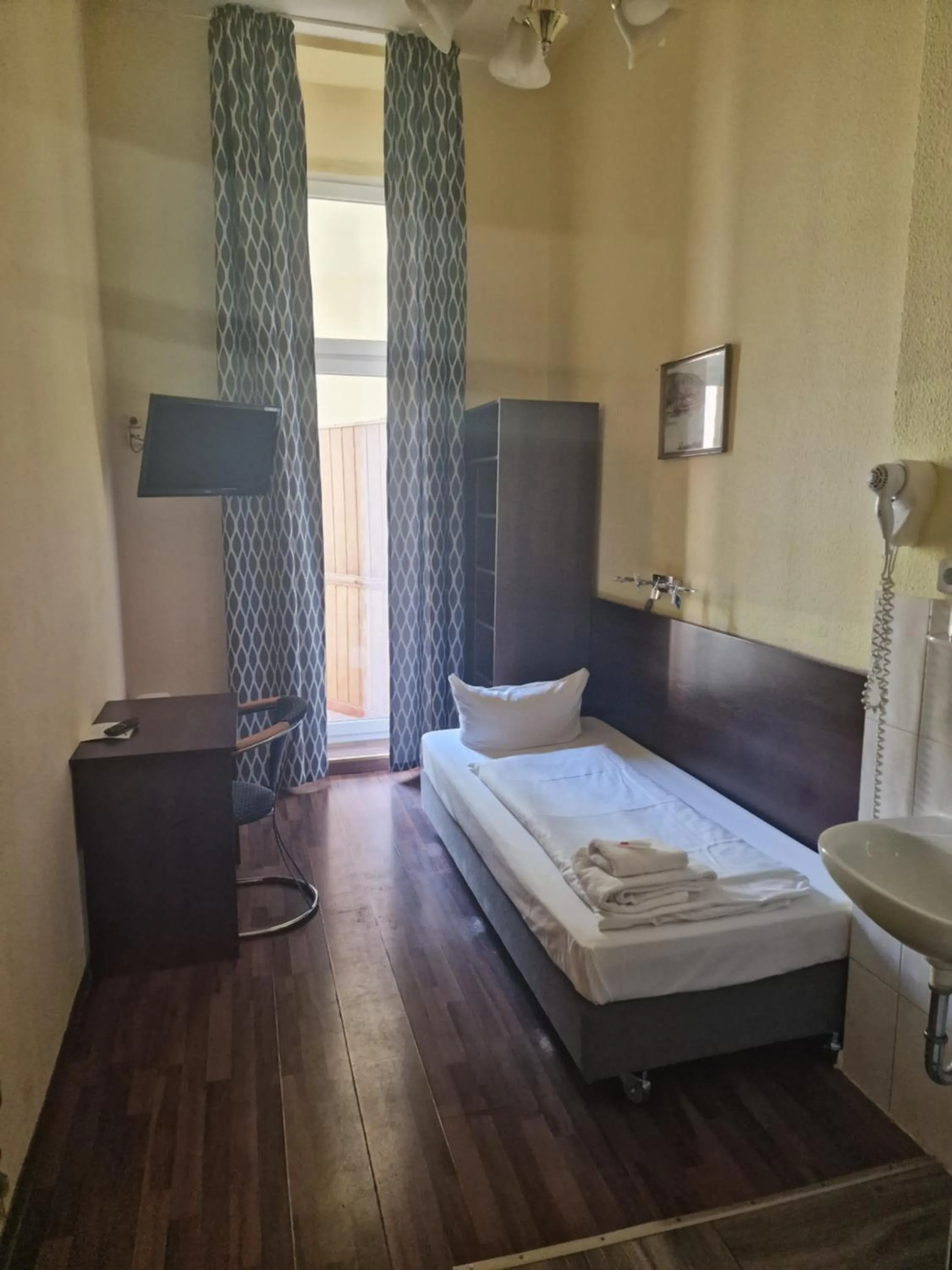 Bed in Hotel Am Stuttgarter Eck