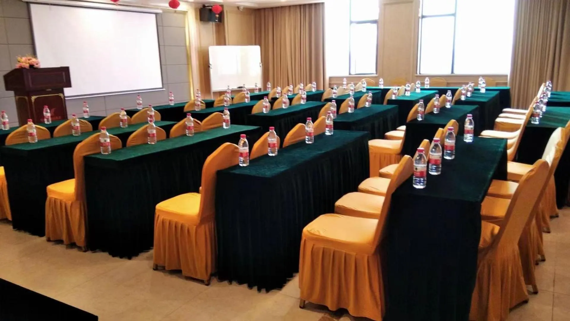 Meeting/conference room in Vienna International Hotel (Lianjiang Avenue Xinyuan International Plaza)