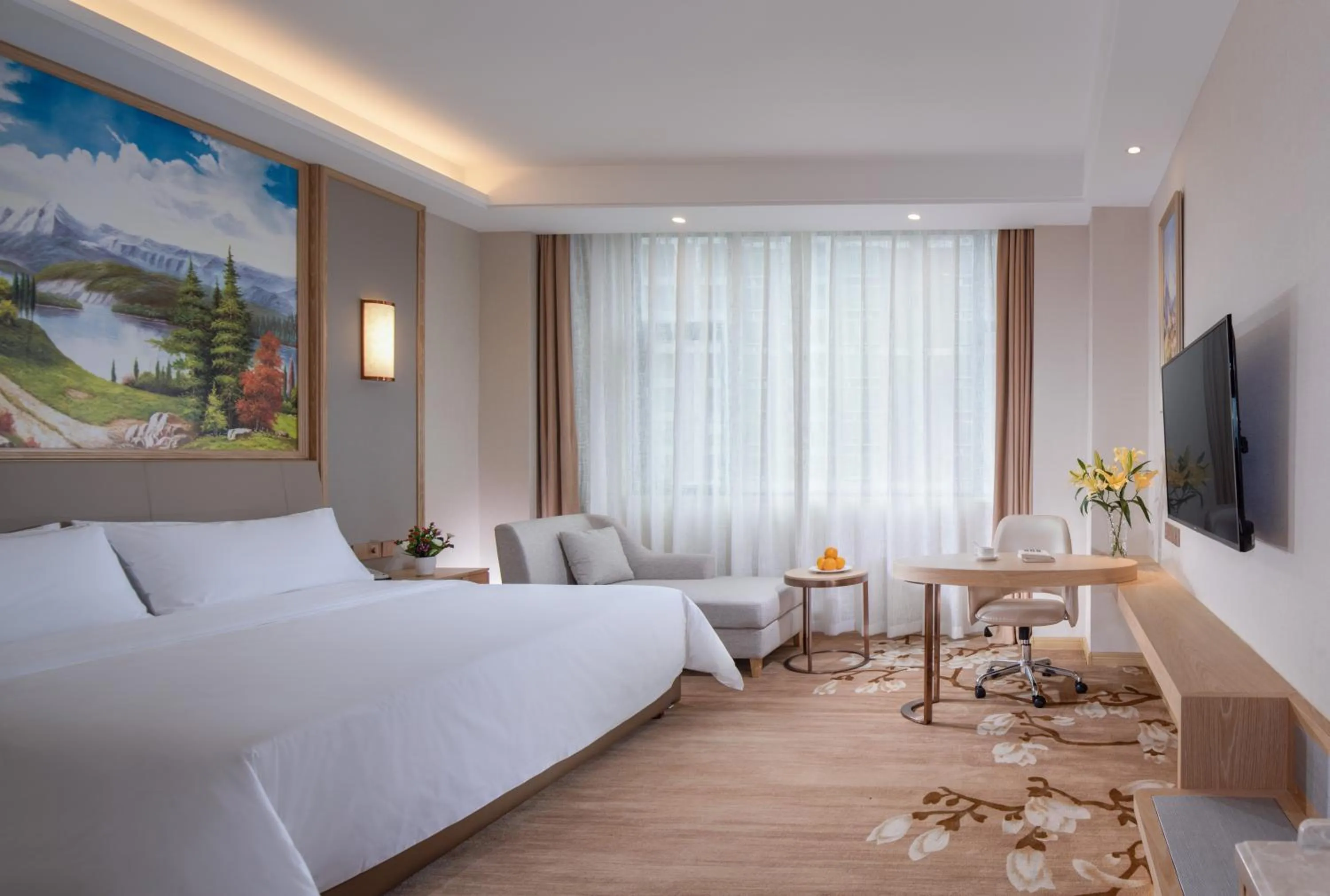 Photo of the whole room, Bed in Vienna International Hotel (Lianjiang Avenue Xinyuan International Plaza)
