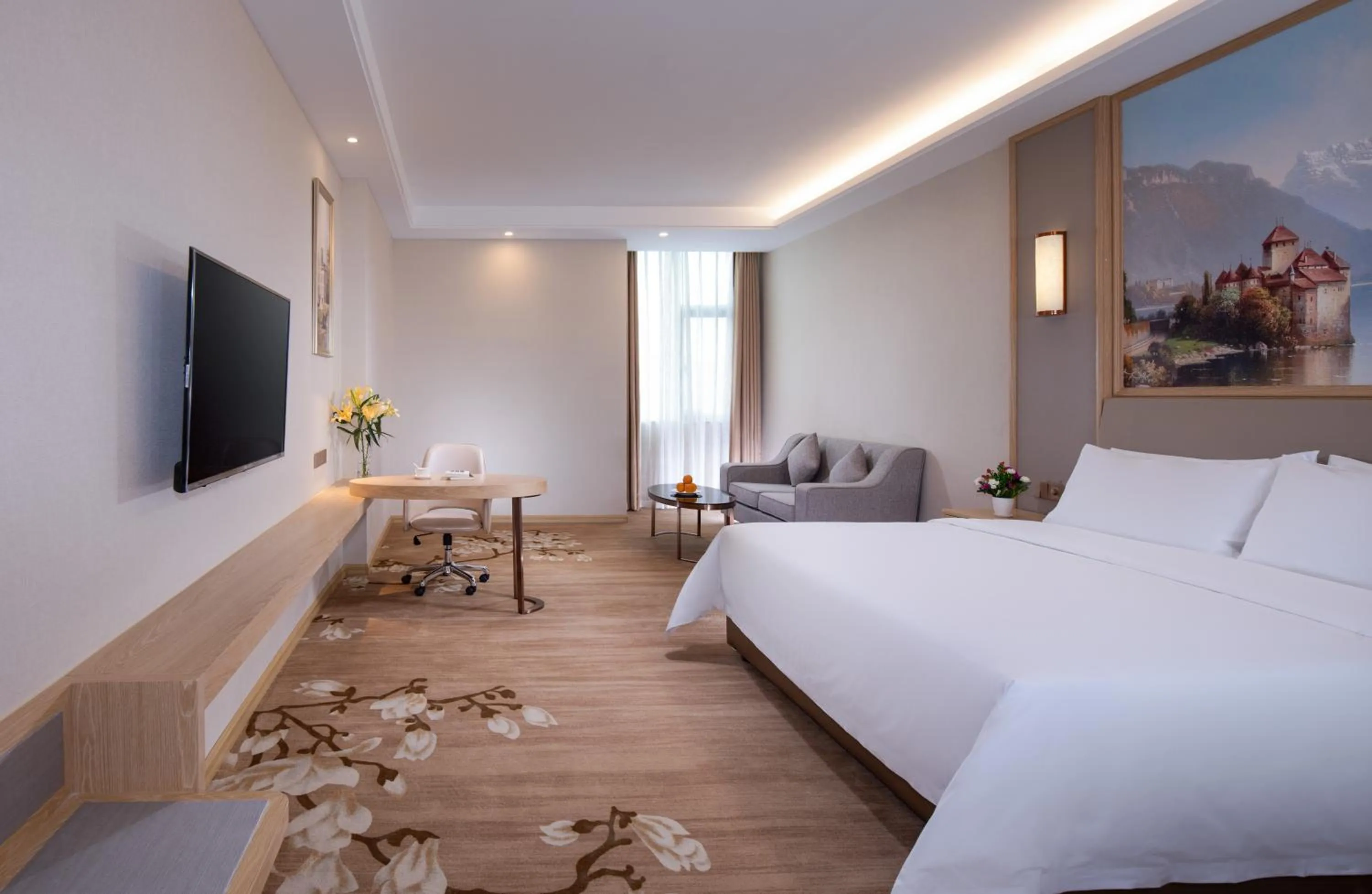 Photo of the whole room, Bed in Vienna International Hotel (Lianjiang Avenue Xinyuan International Plaza)