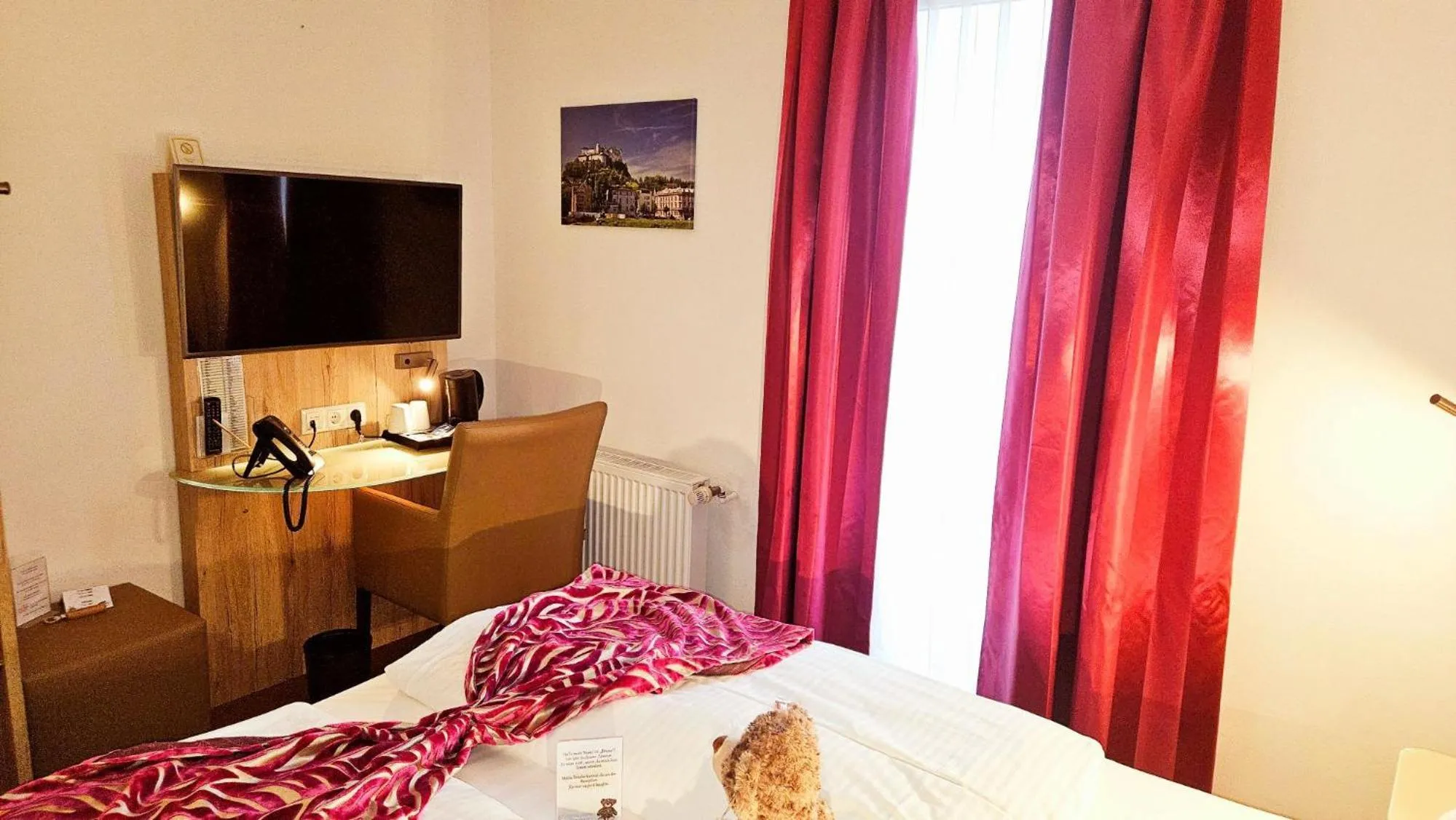 TV and multimedia, Bed in Hotel Edel Weiss