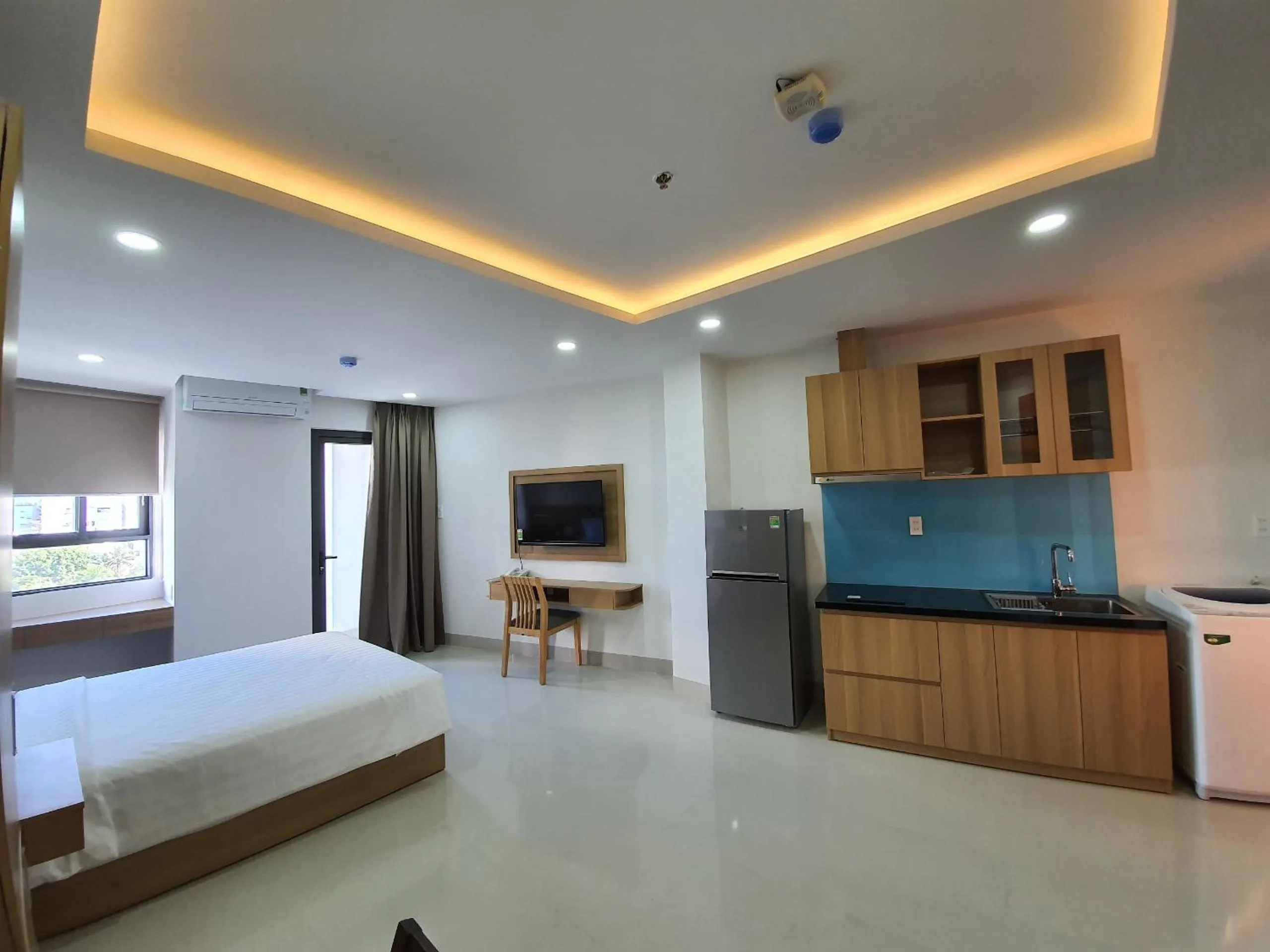 Kitchen or kitchenette, Bed in XO Hotel & Apartments