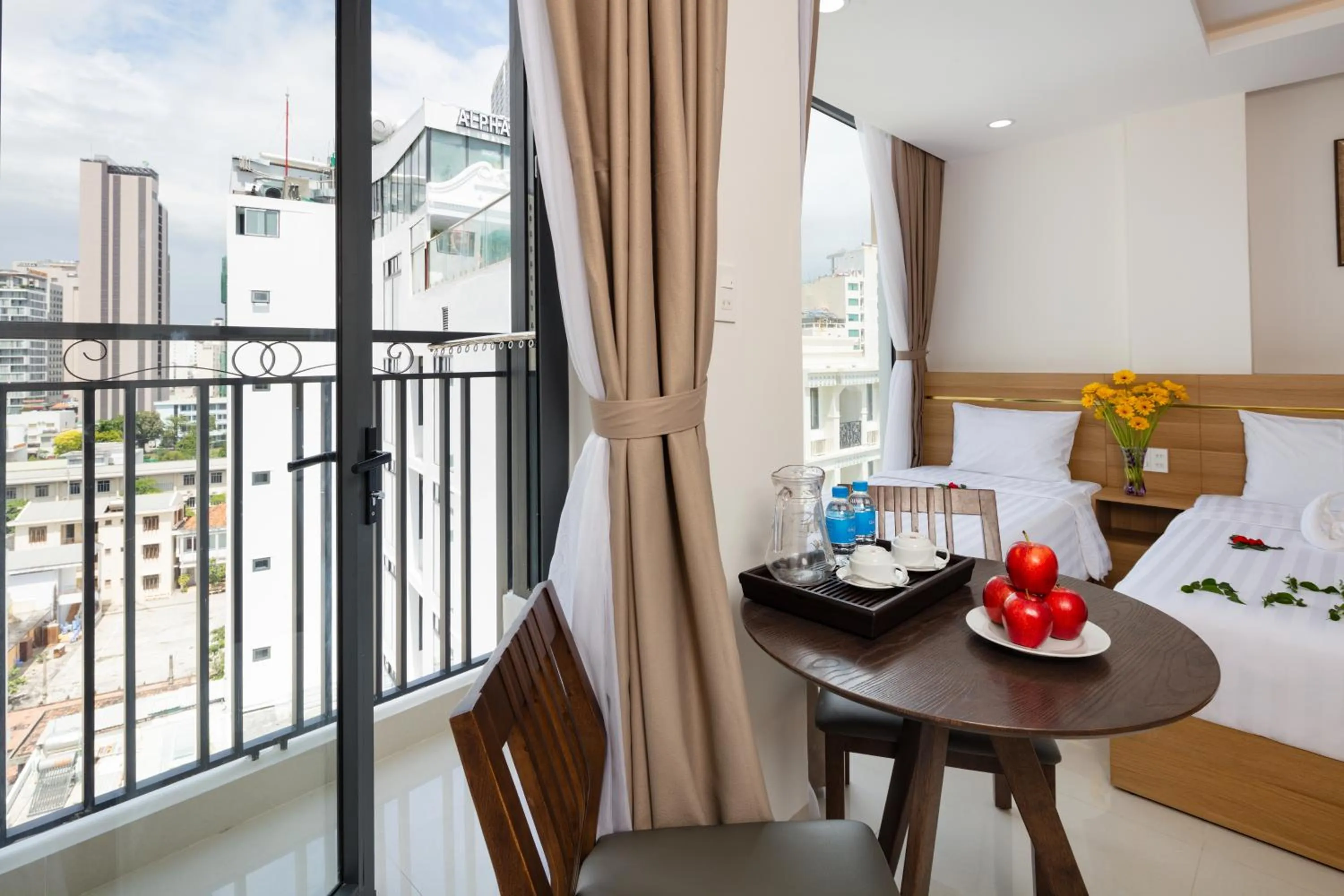 Balcony/Terrace, Bed in XO Hotel & Apartments