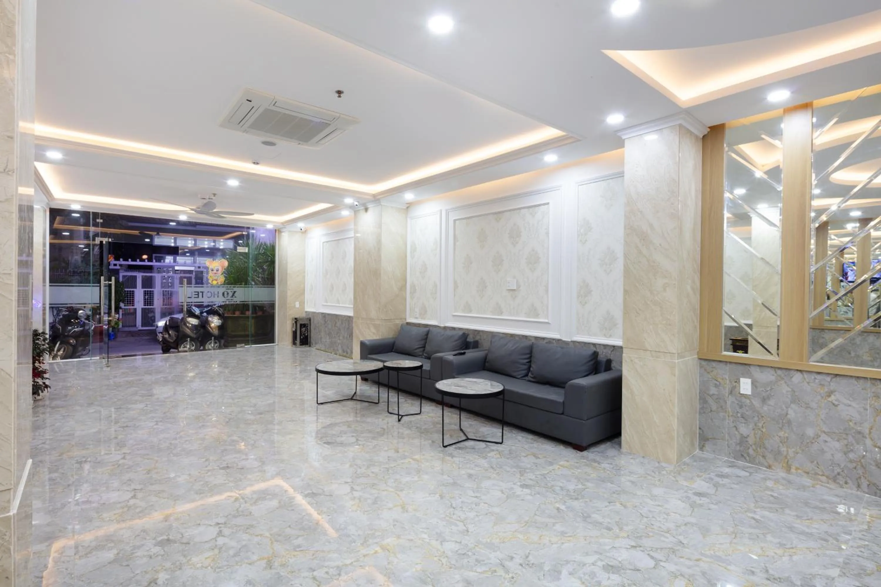 Lobby or reception in XO Hotel & Apartments