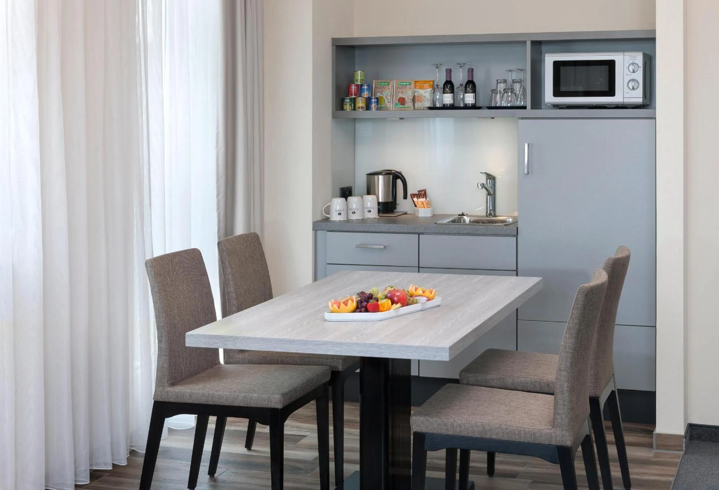 Photo of the whole room in MASEVEN Stuttgart SI Centrum ehem SI-SUITES