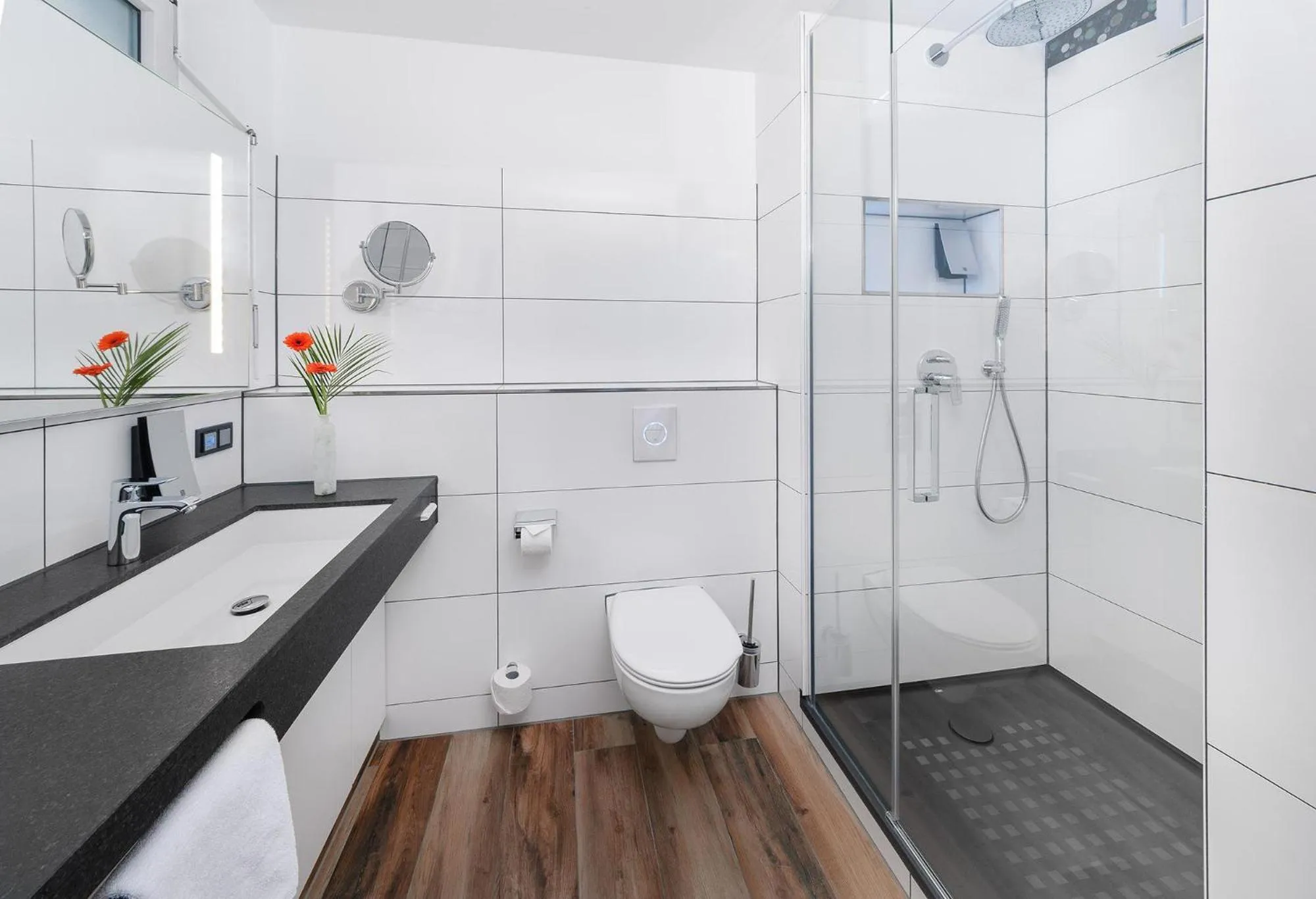 Shower in MASEVEN Stuttgart SI Centrum ehem SI-SUITES