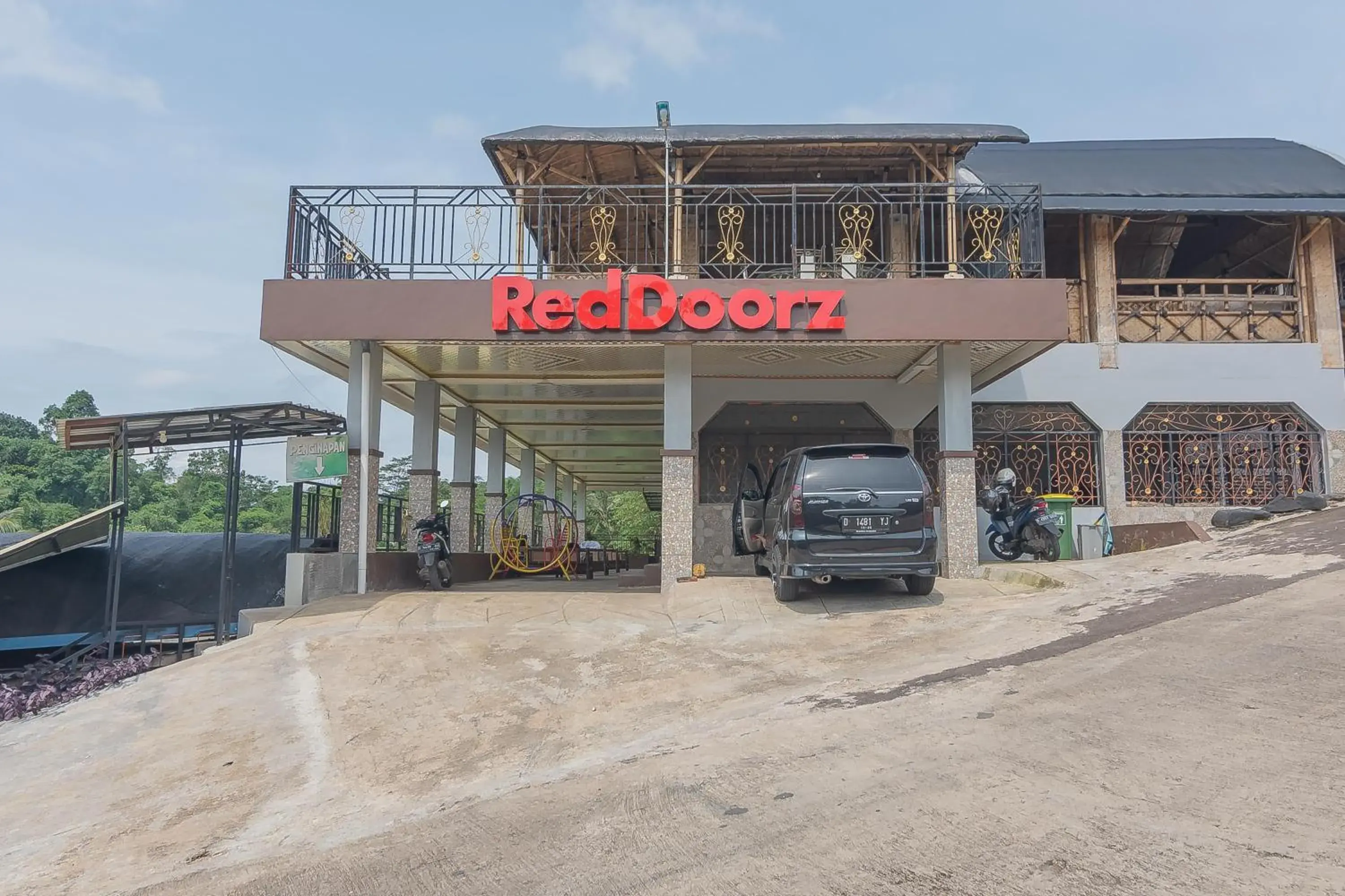 Property building in RedDoorz Resort Syariah @ Batu Apung Purwakarta Property building in RedDoorz Resort Syariah @ Batu Apung Purwakarta