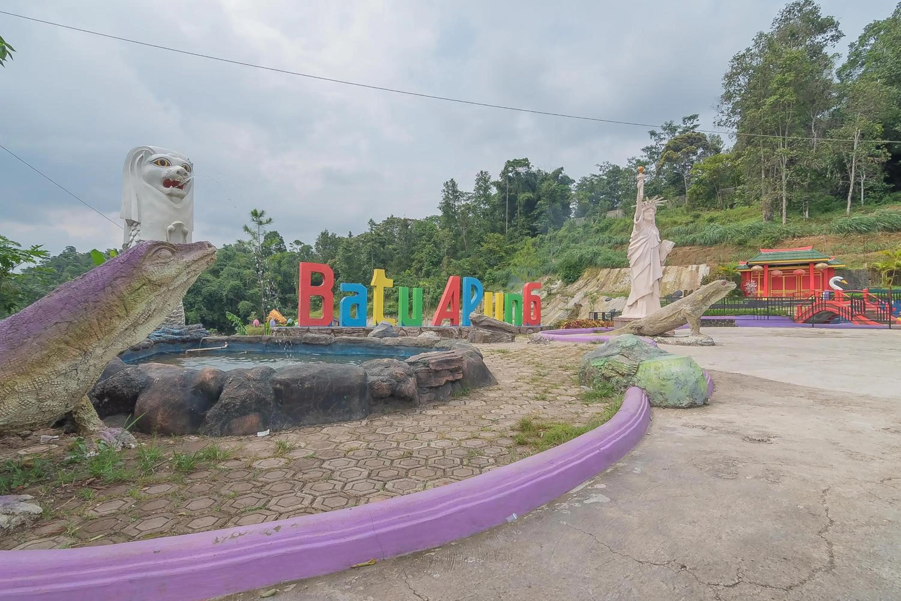 Children play ground in RedDoorz Resort Syariah @ Batu Apung Purwakarta