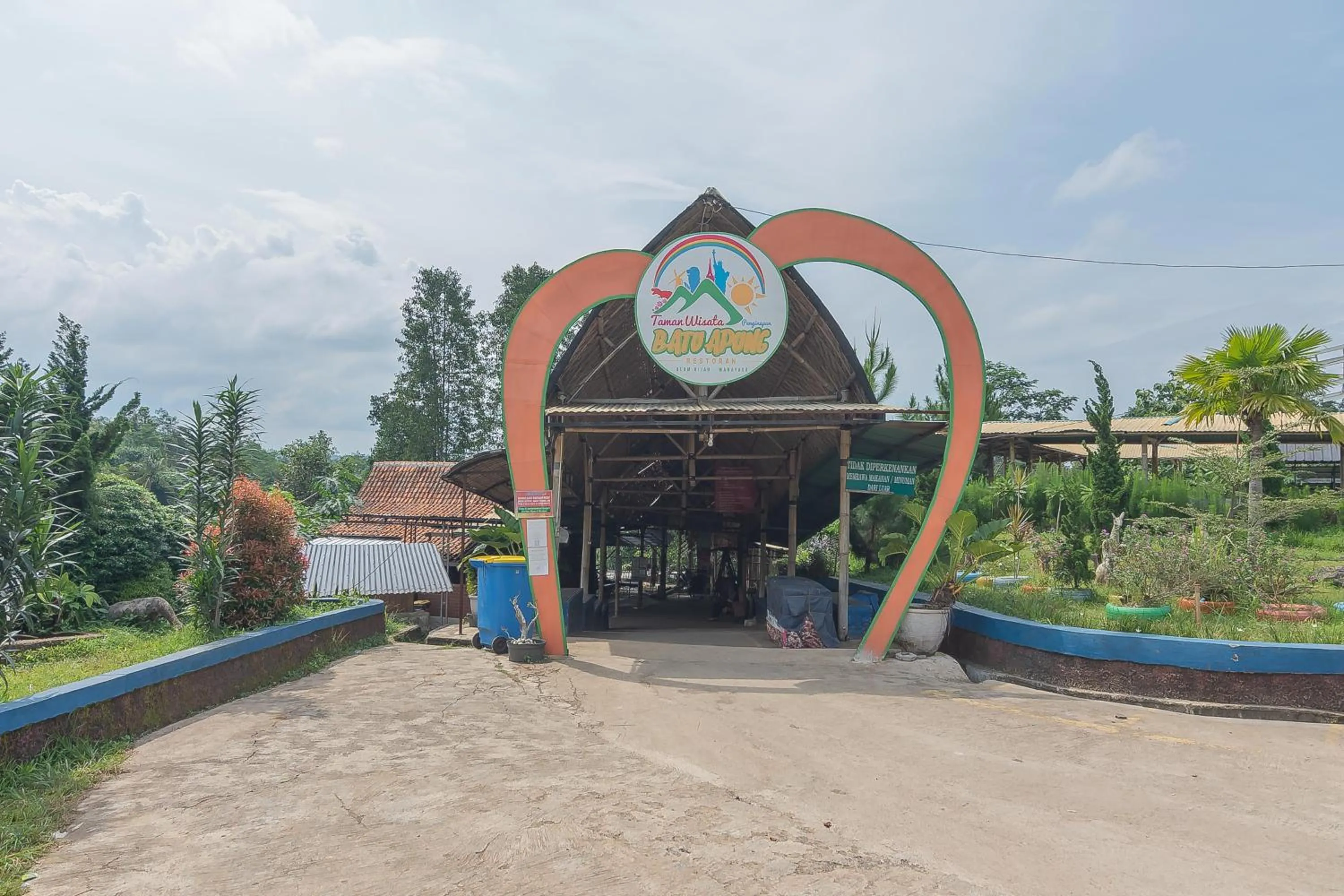 Property building in RedDoorz Resort Syariah @ Batu Apung Purwakarta