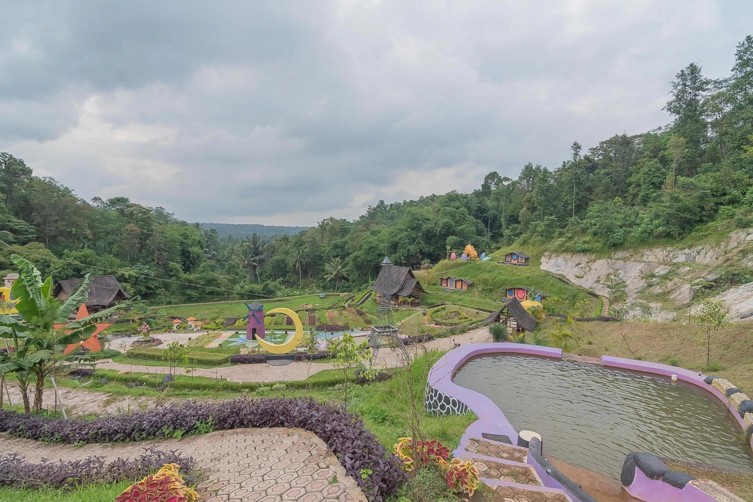 Property building in RedDoorz Resort Syariah @ Batu Apung Purwakarta