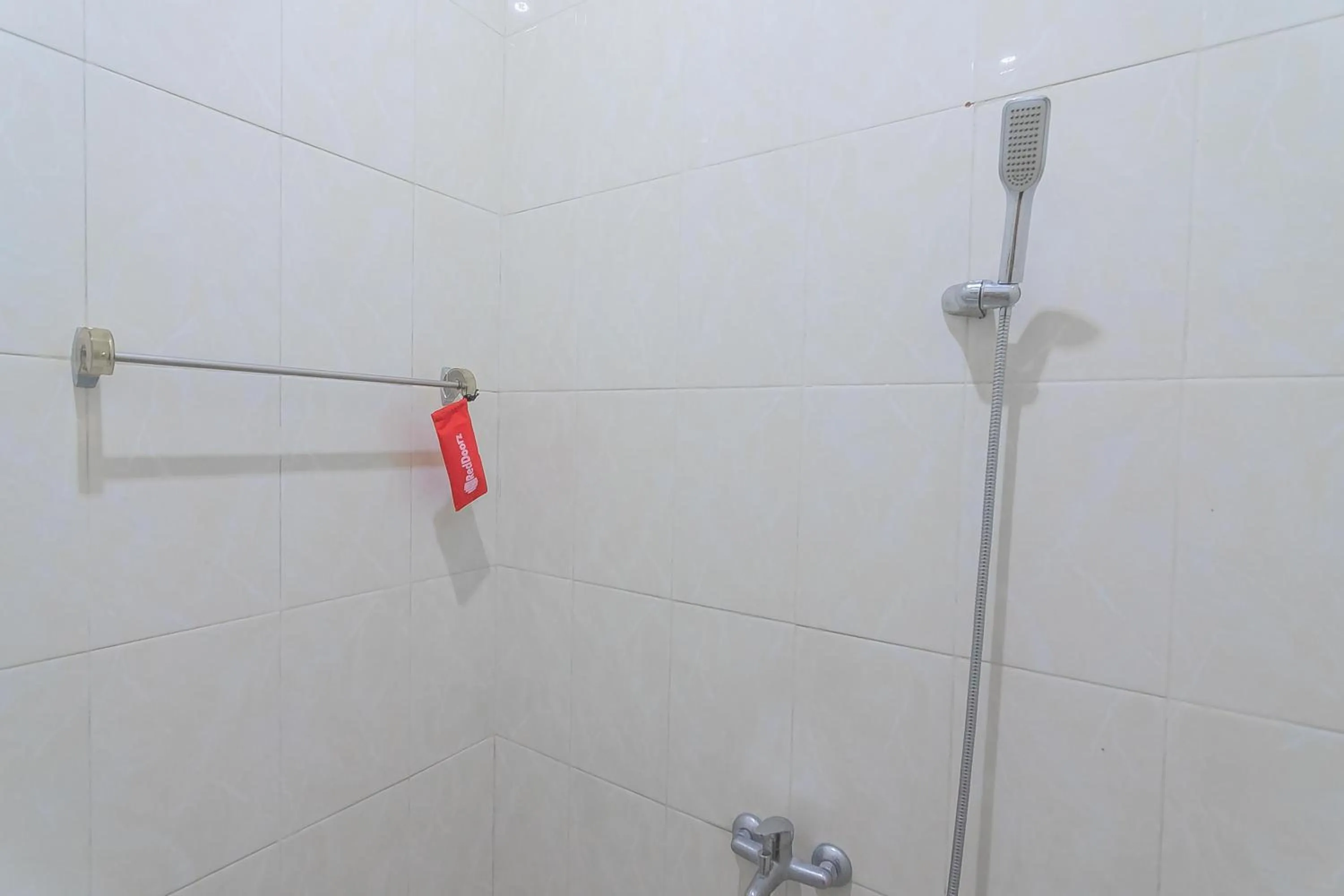 Bathroom in RedDoorz Resort Syariah @ Batu Apung Purwakarta