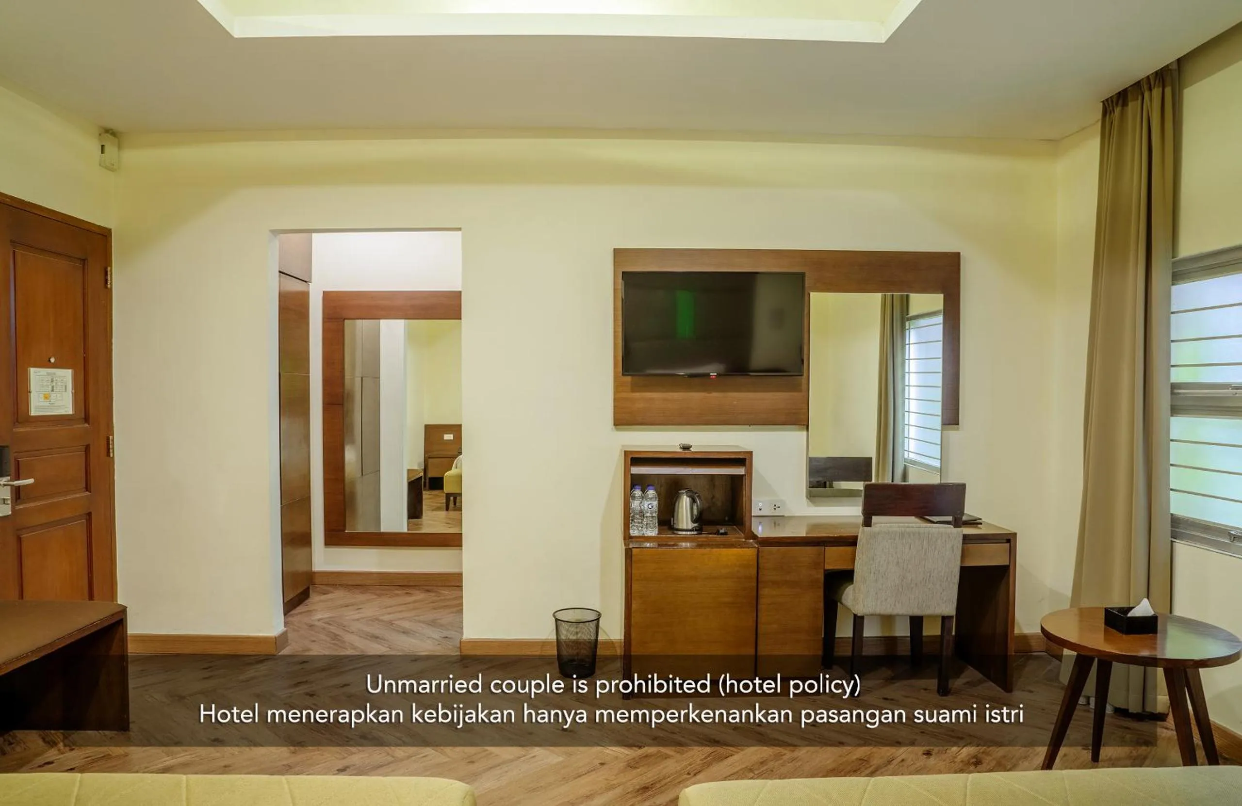 Text overlay in Hotel Alia Cikini