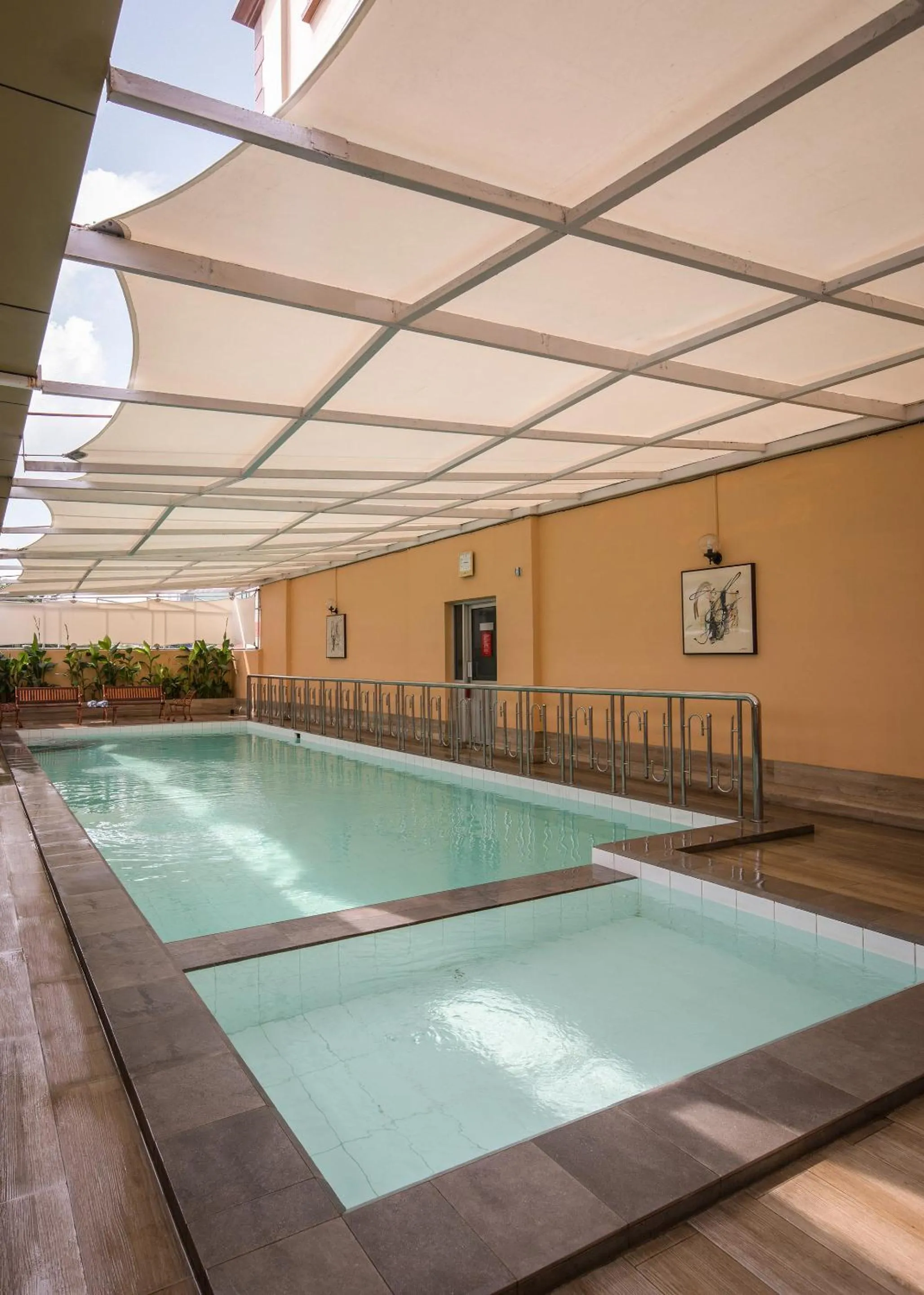 Swimming pool in Hotel Alia Cikini