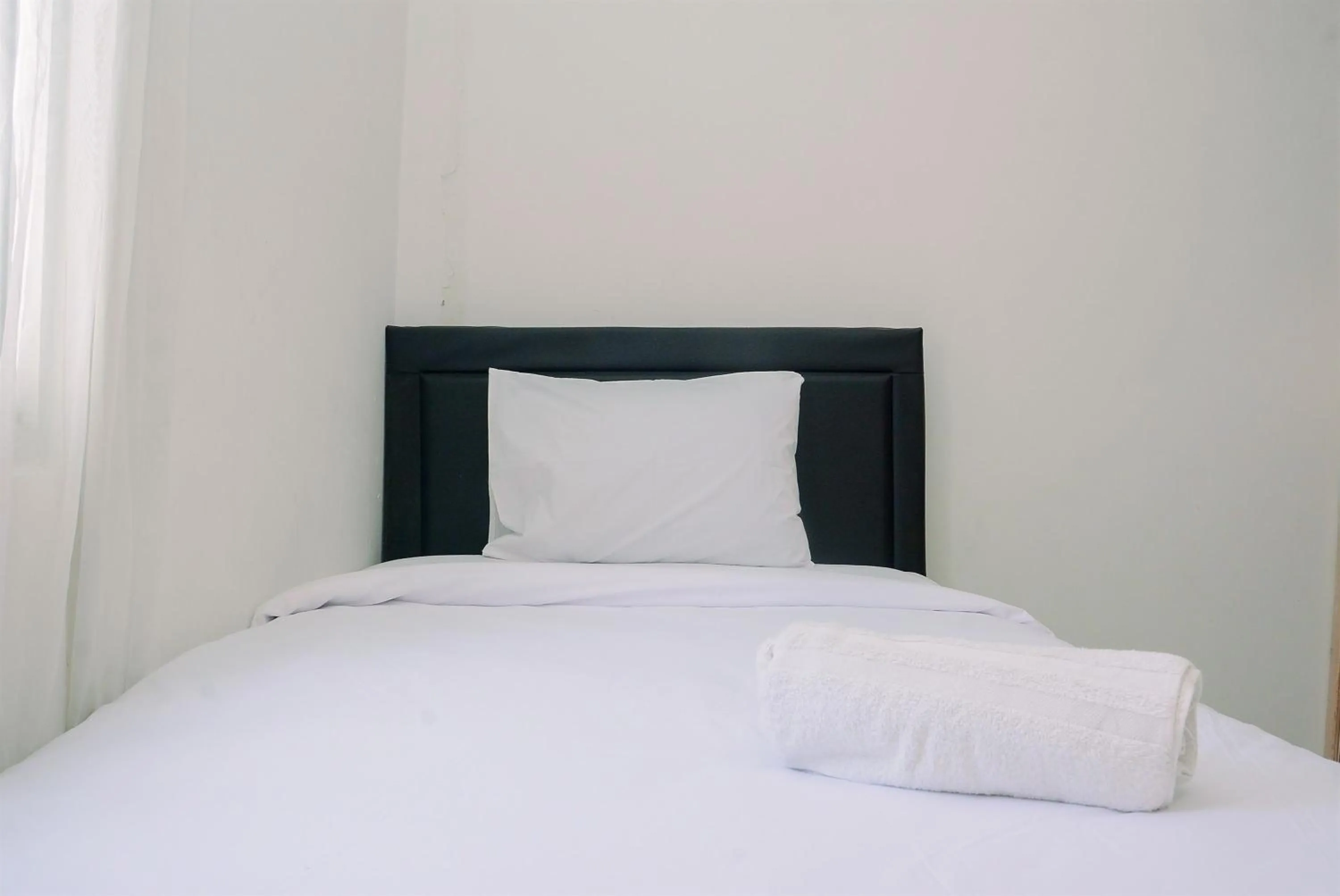 Bedroom, Bed in 2BR Apartment at Park View Condominium near Universitas Indonesia By Travelio