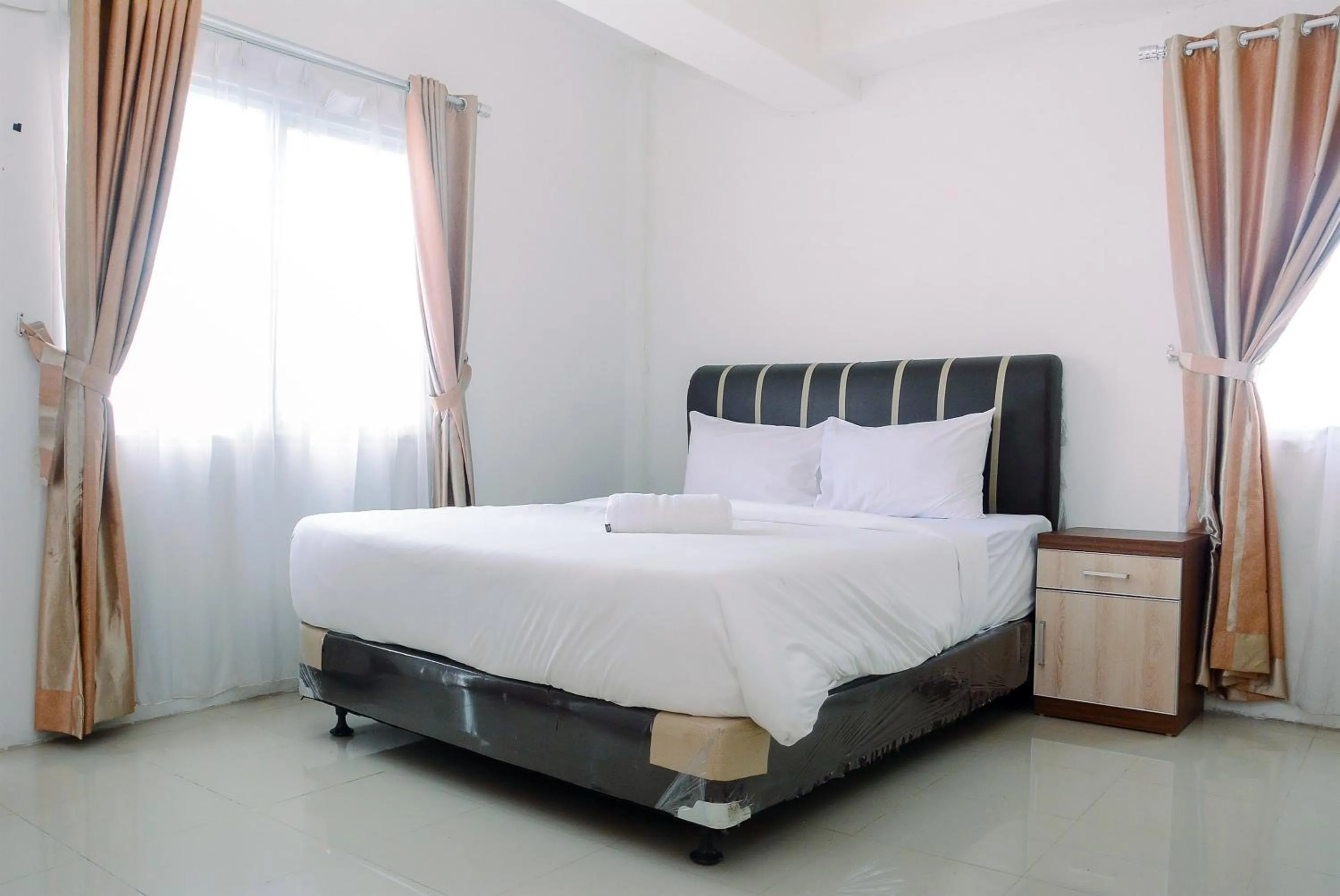 Bed in 2BR Apartment at Park View Condominium near Universitas Indonesia By Travelio