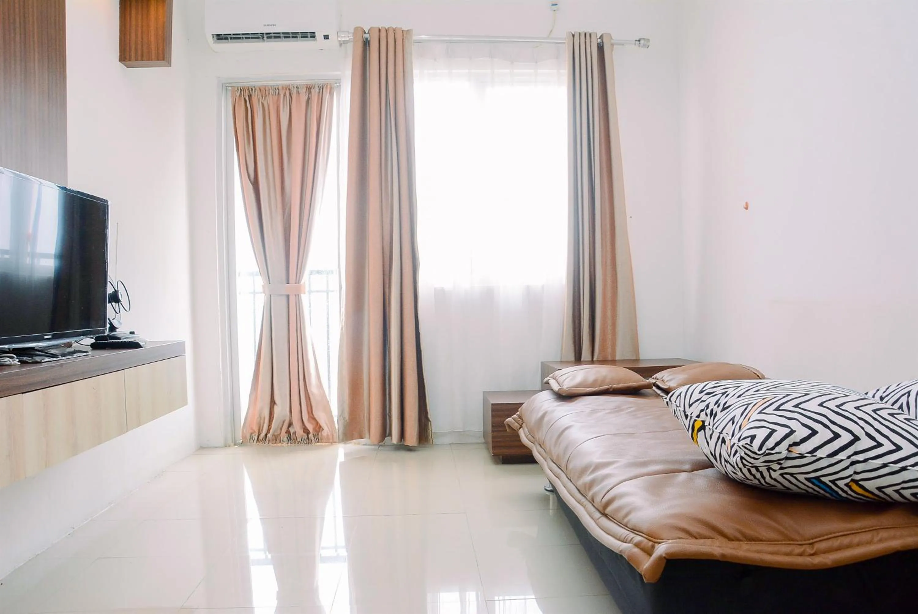 Bed in 2BR Apartment at Park View Condominium near Universitas Indonesia By Travelio