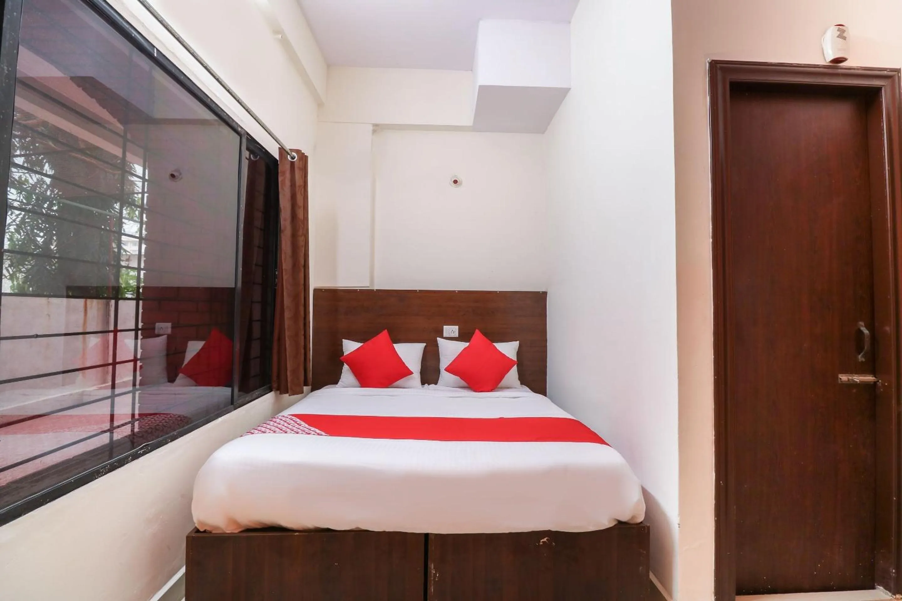 Bedroom, Bed in Hotel O The Royal International Hotel