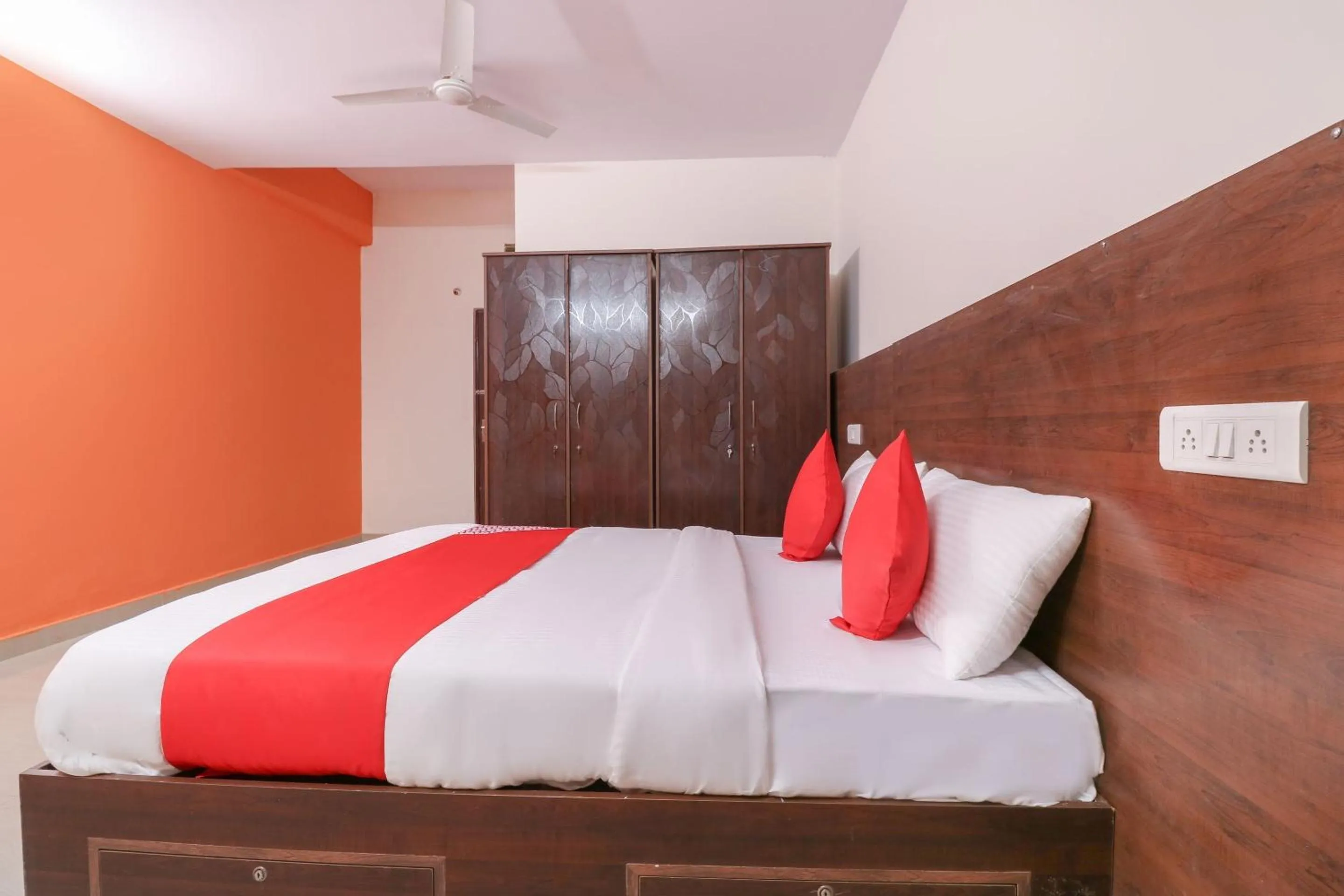 Bedroom, Bed in Hotel O The Royal International Hotel