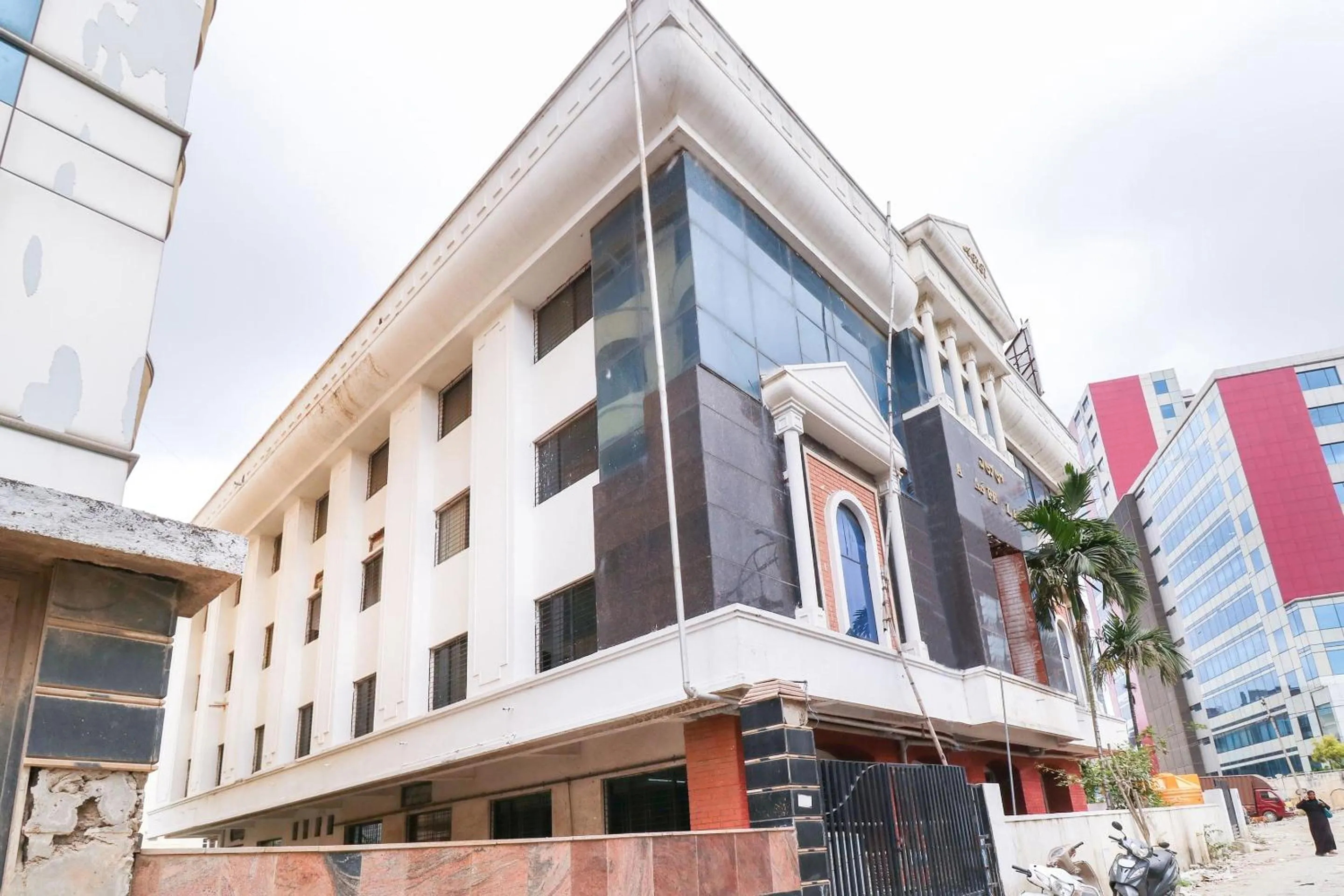 Facade/entrance in Hotel O The Royal International Hotel