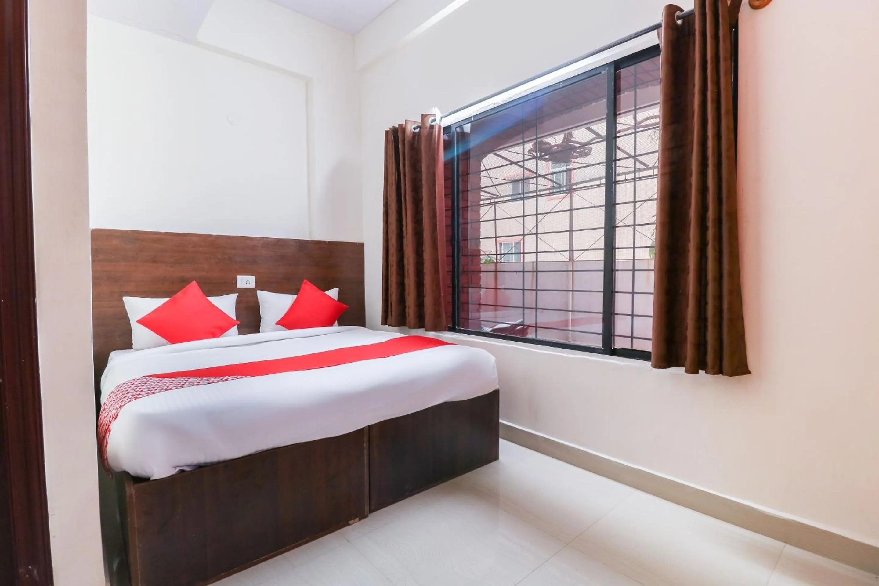 Bedroom, Bed in Hotel O The Royal International Hotel