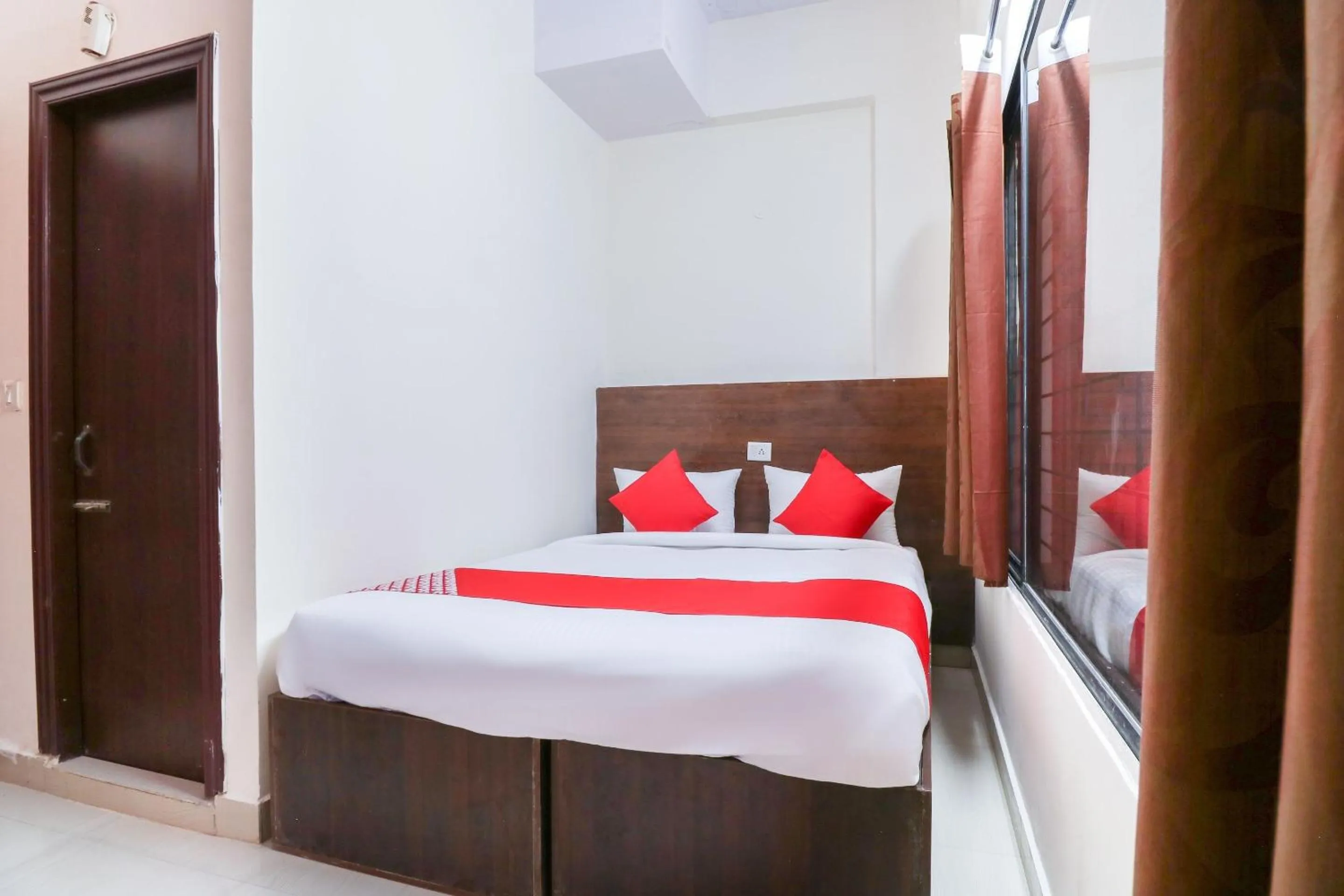 Bedroom, Bed in Hotel O The Royal International Hotel