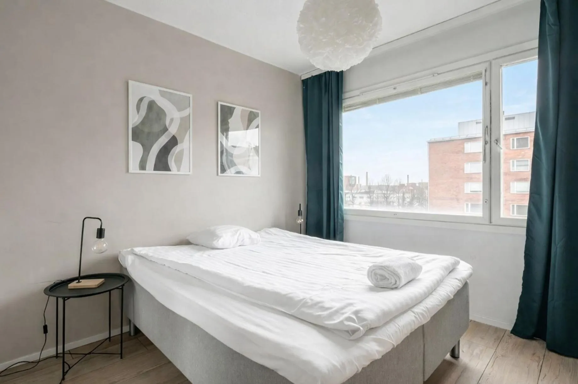 1BR Apt & Balcony next to Railway Station