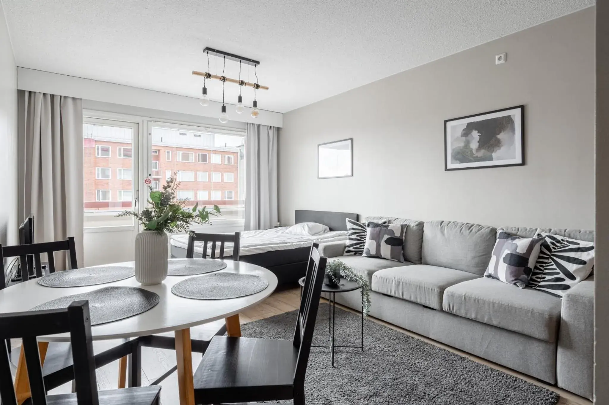1BR Apt & Balcony next to Railway Station 1BR Apt & Balcony next to Railway Station
