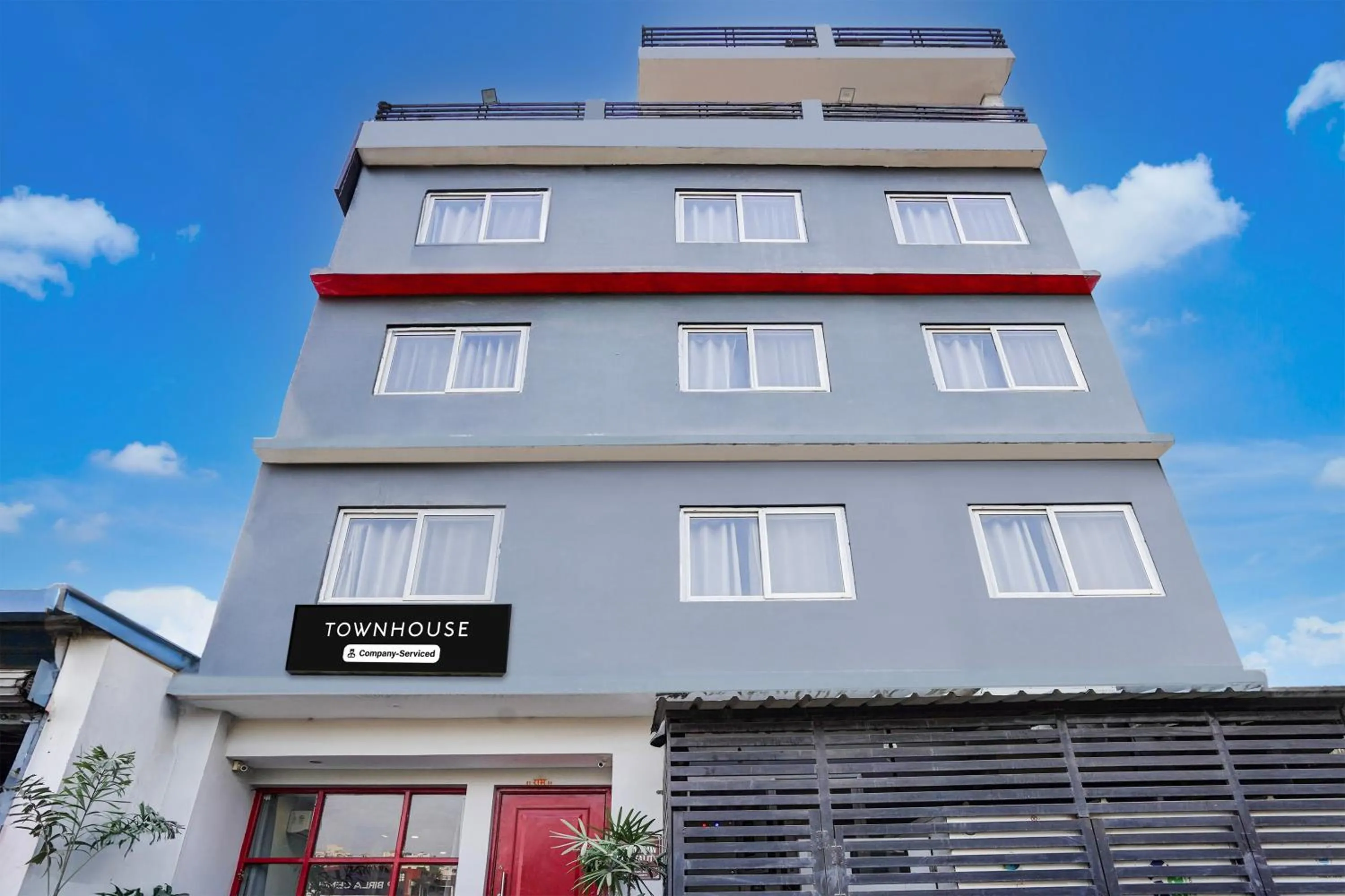 Facade/entrance in Townhouse Gomti Nagar Sector 6 Near Ekana Stadium