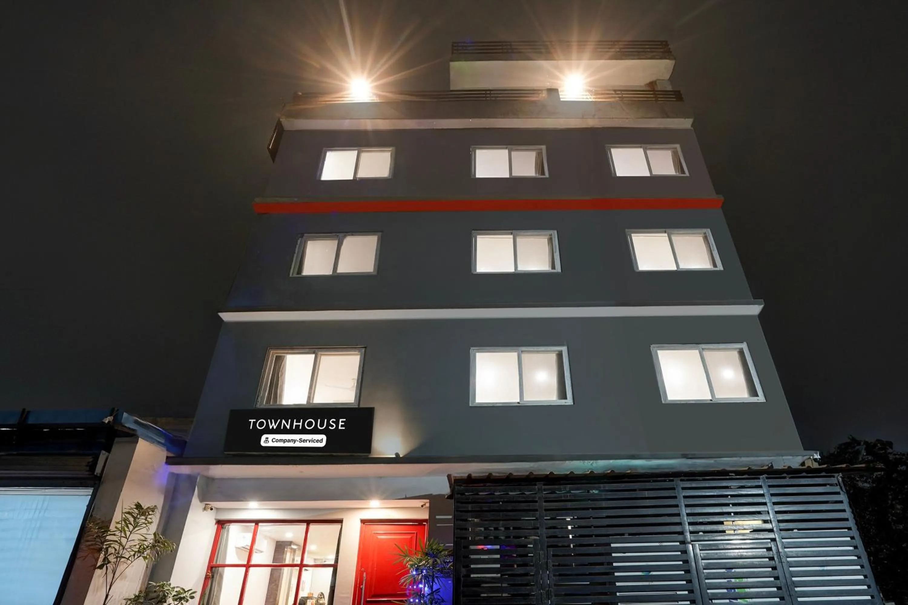 Facade/entrance in Townhouse Gomti Nagar Sector 6 Near Ekana Stadium