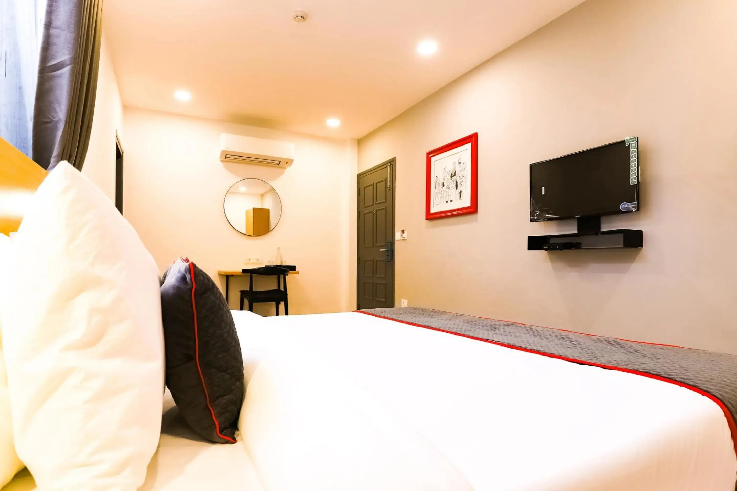 Lobby or reception, Bed in Super Townhouse Prithvi Resort Near Phoenix Palassio Lobby or reception, Bed in Super Townhouse Prithvi Resort Near Phoenix Palassio