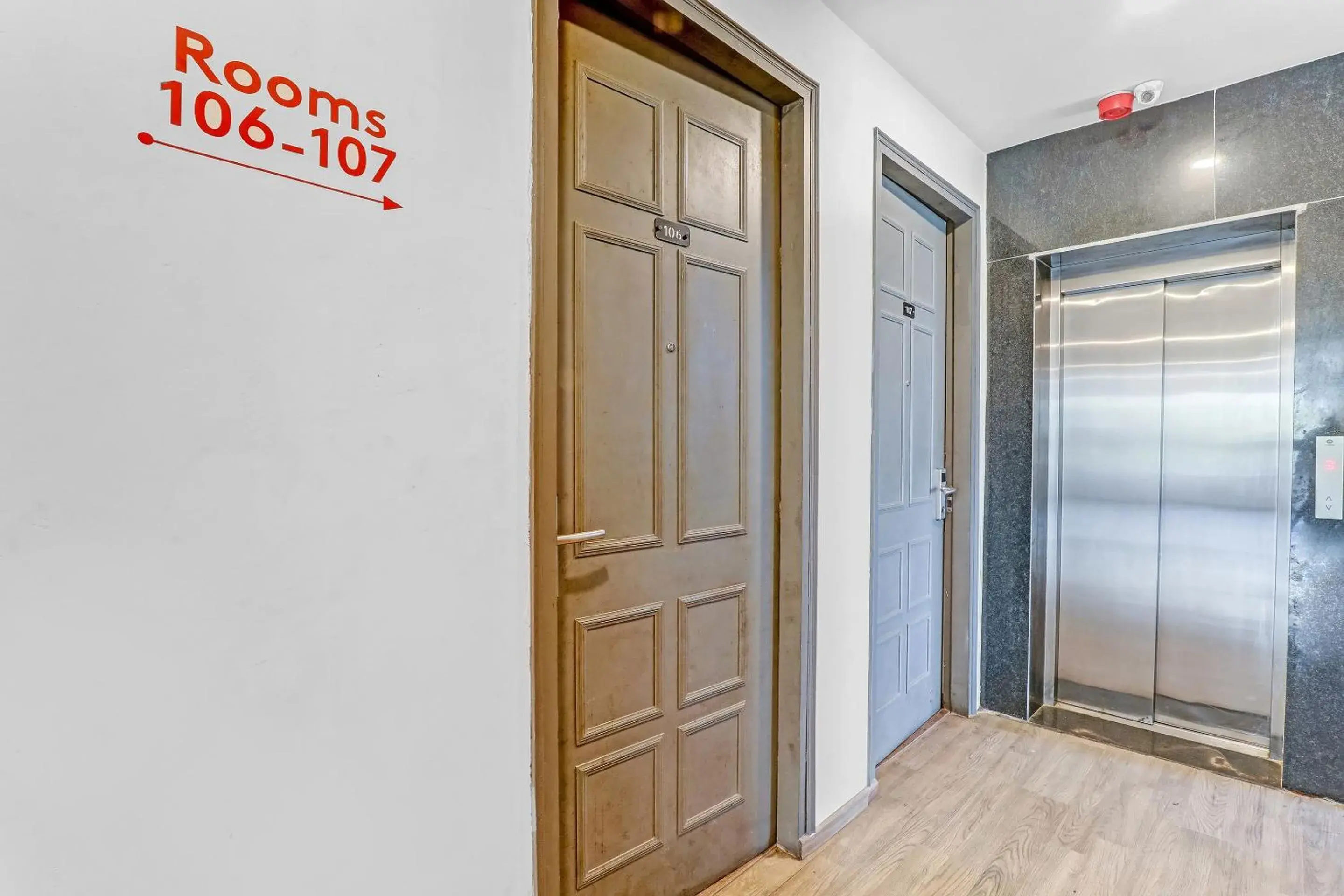 Lobby or reception in Super Townhouse 139 Ashiyana Smriti Upvan Near Emerald Mall Lucknow Lobby or reception in Super Townhouse 139 Ashiyana Smriti Upvan Near Emerald Mall Lucknow