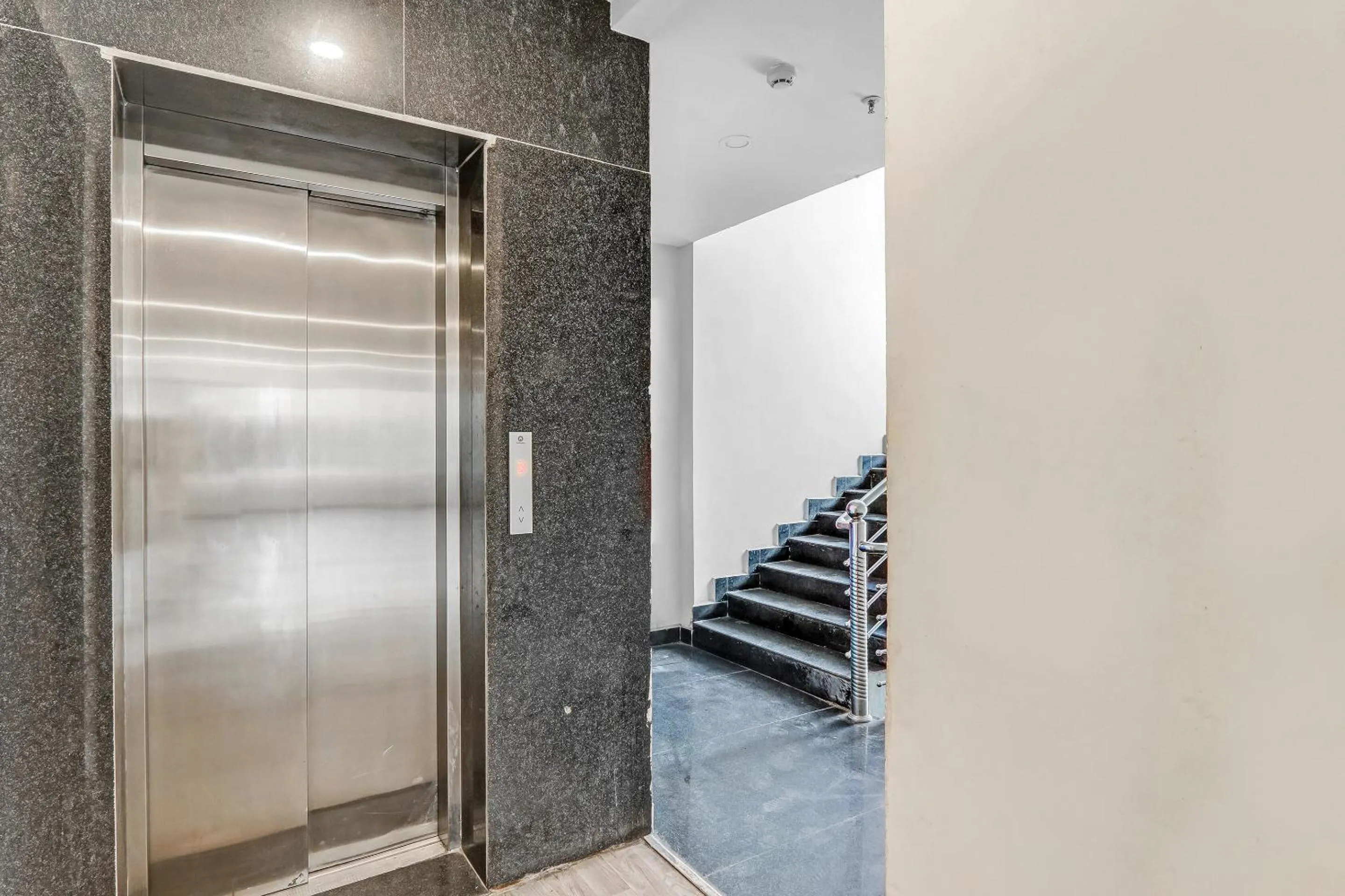 Lobby or reception in Super Townhouse 139 Ashiyana Smriti Upvan Near Emerald Mall Lucknow