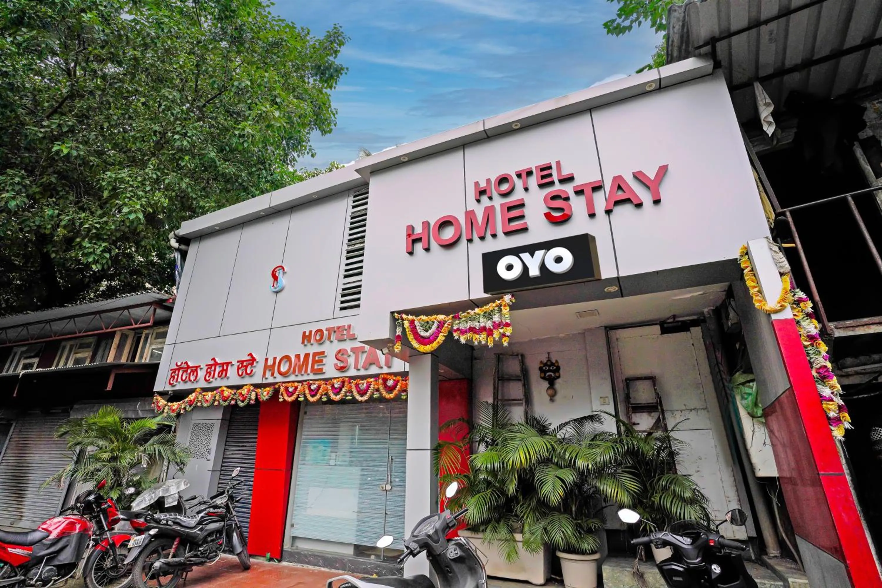 Facade/entrance in Hotel O Homestay Andheri East