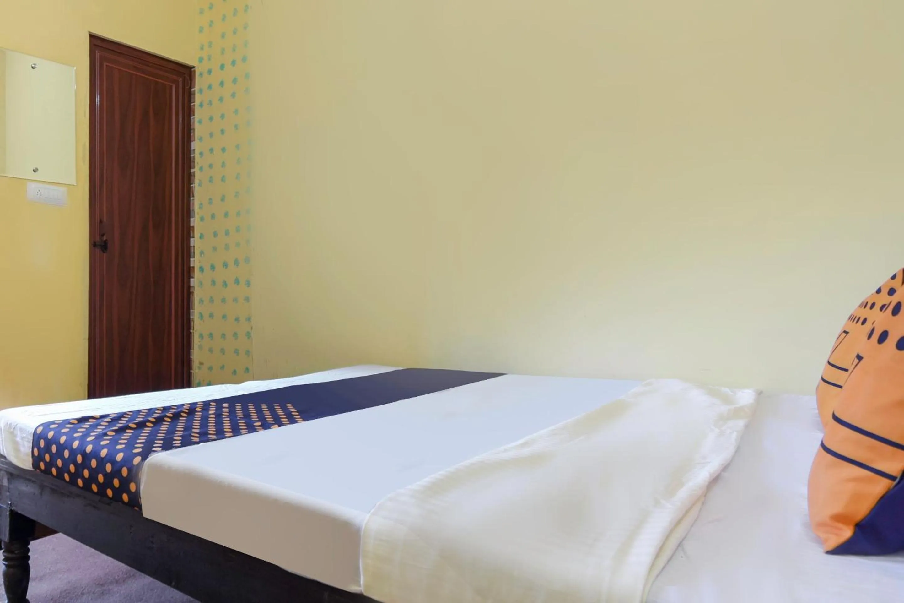 Bedroom, Bed in SPOT ON Saini Guest House