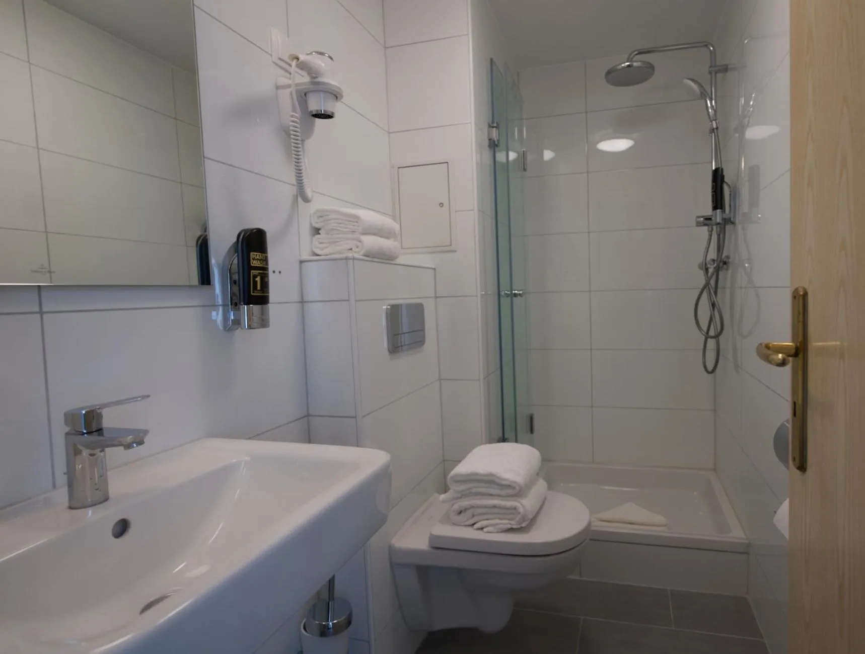 Shower in Hotel Merian