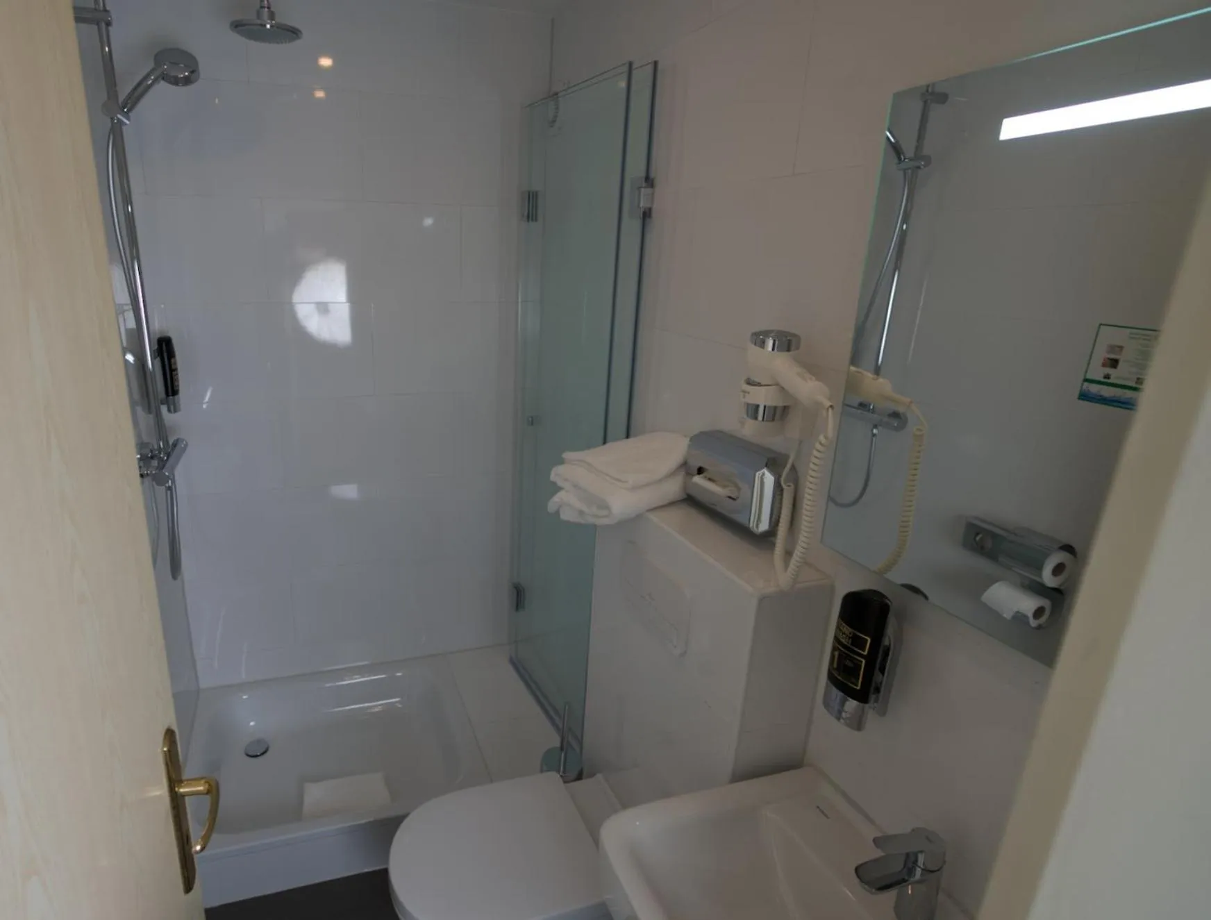 Shower in Hotel Merian