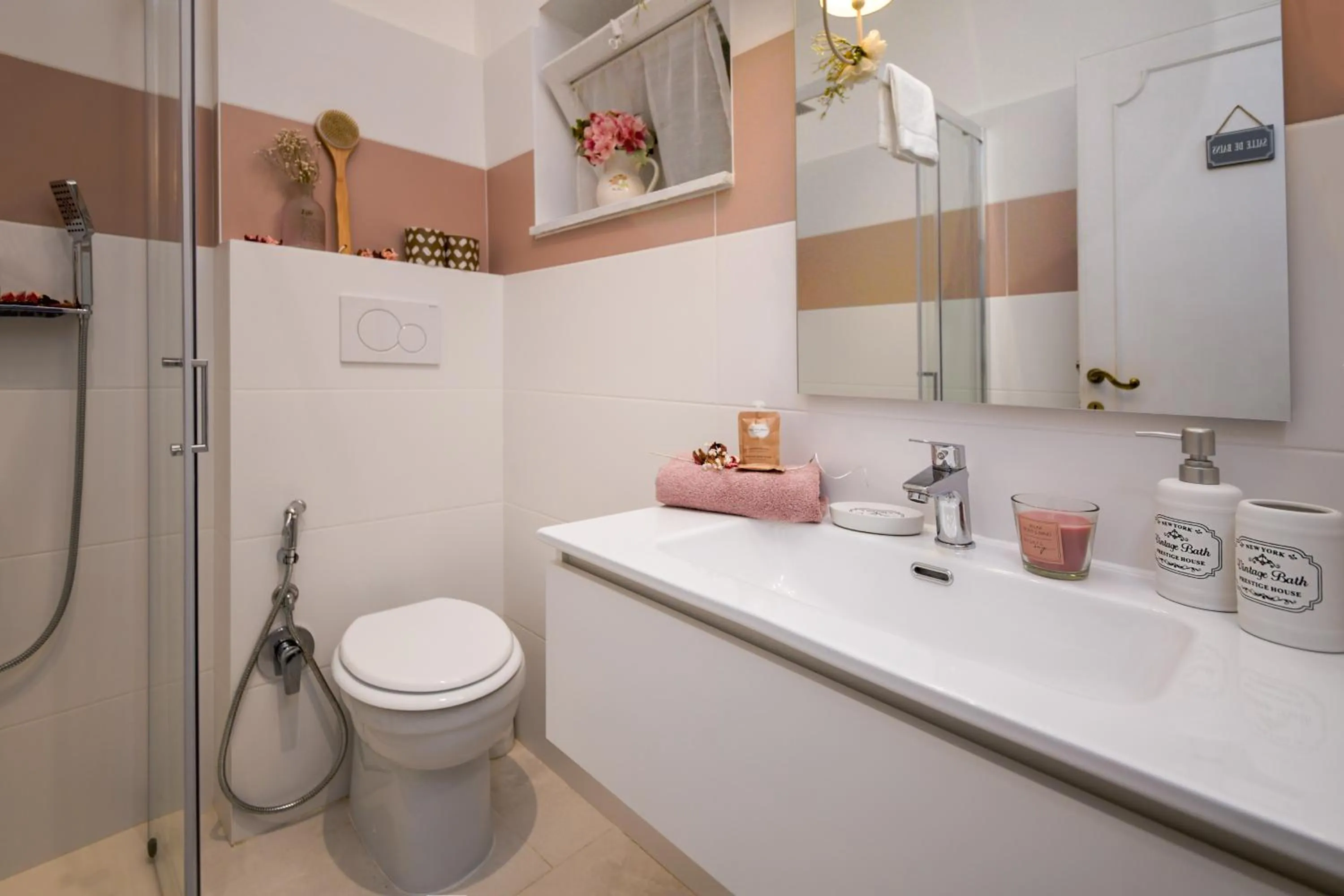 Bathroom in Sweet Arco Farnese