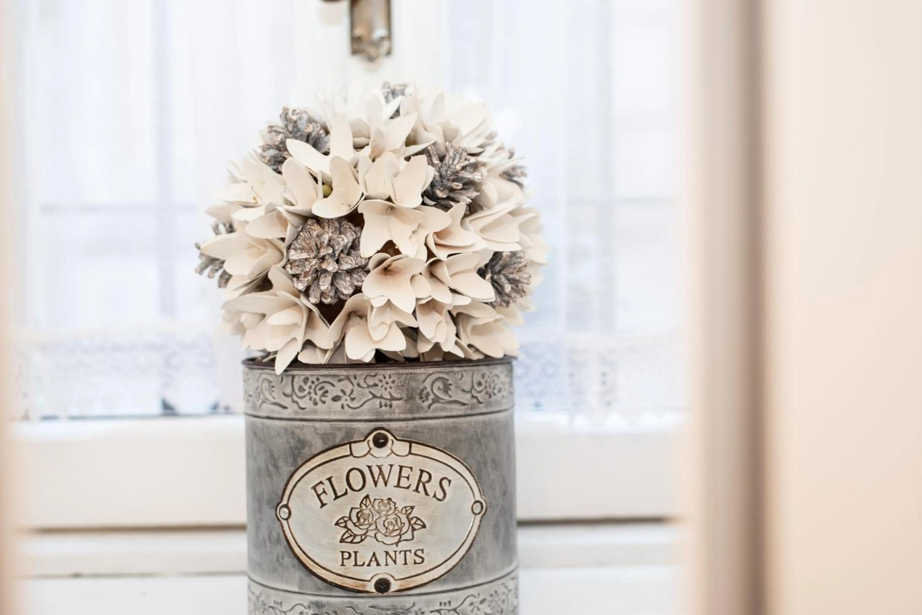 Decorative detail in Sweet Arco Farnese
