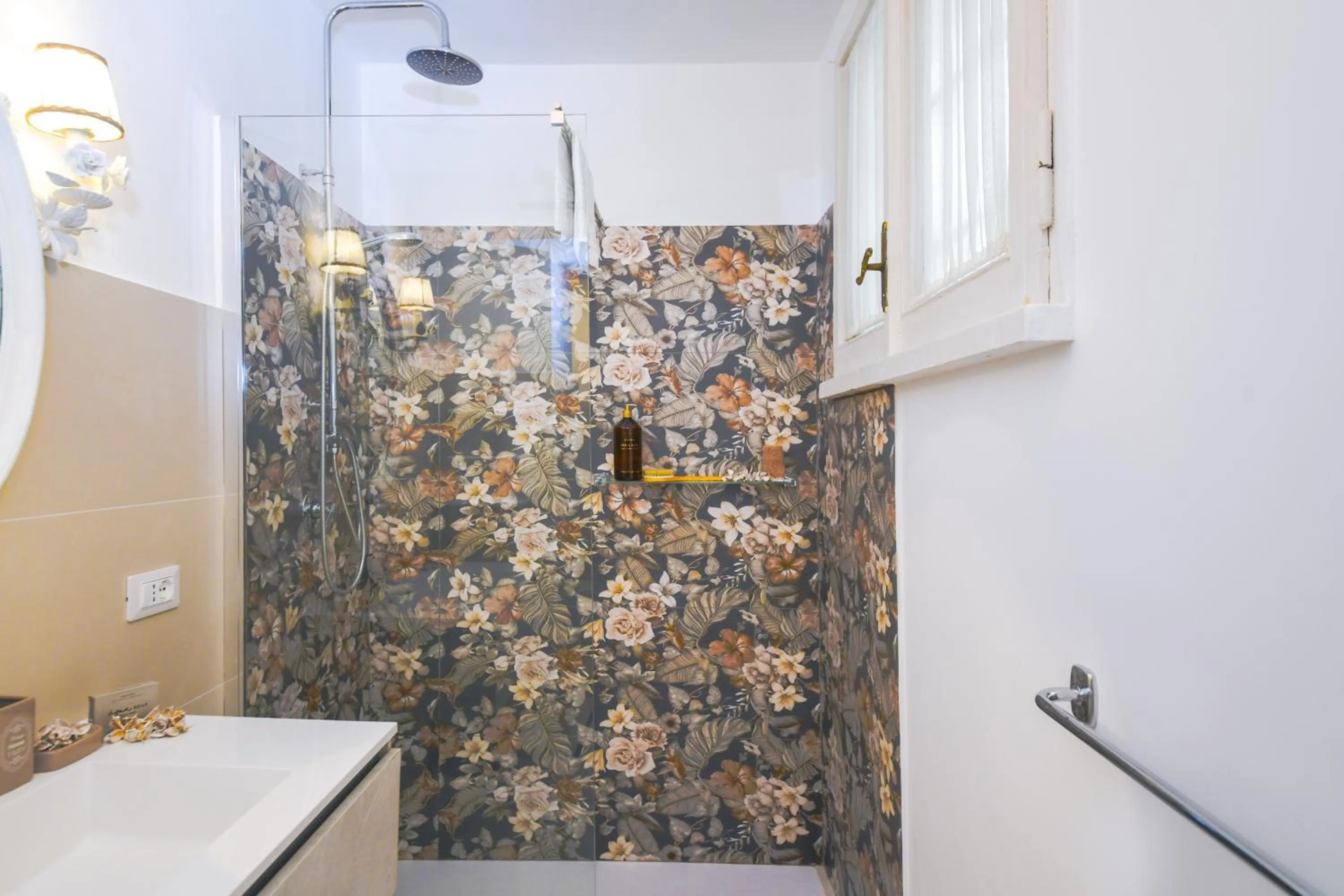 Bathroom in Sweet Arco Farnese